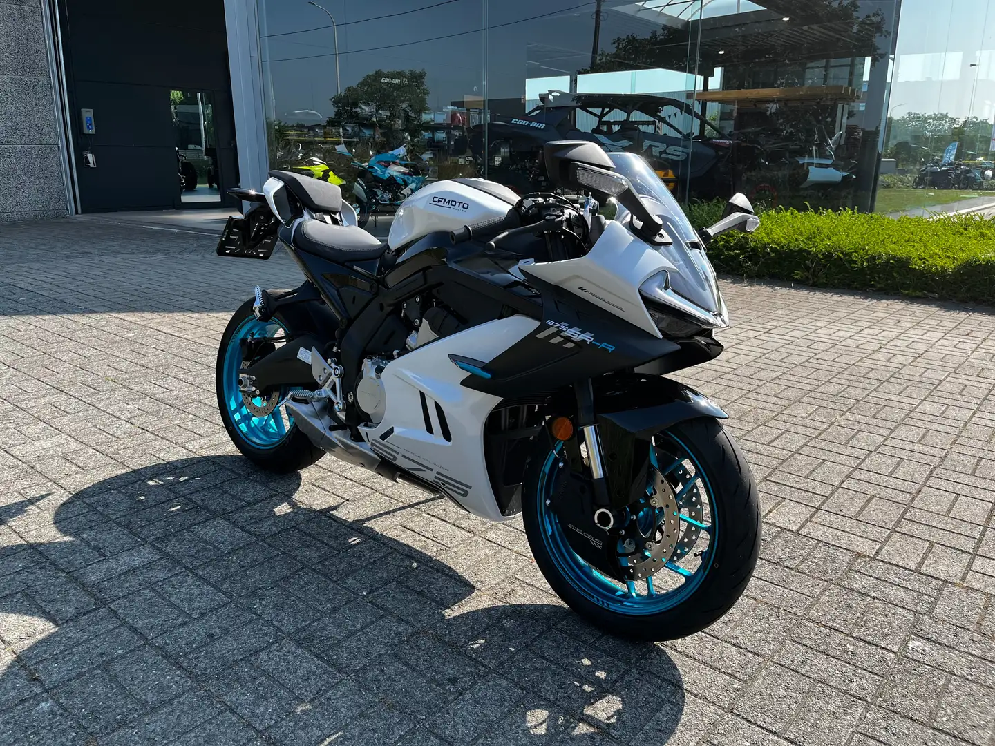 CFMOTO 675SR-R // slechts 163km! Weiß - 1