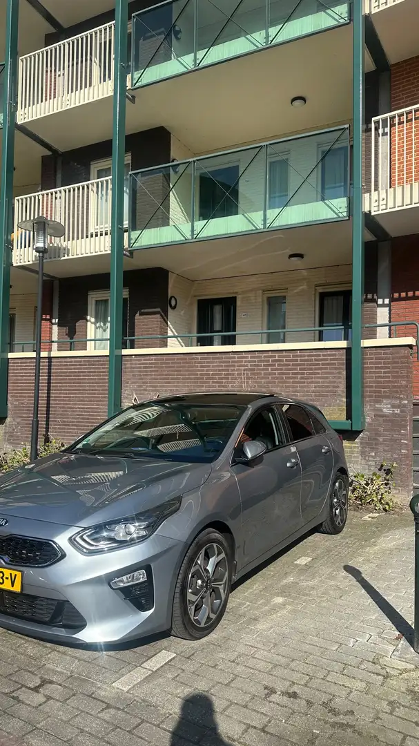 Kia Ceed / cee'd 1.4 T-GDi ExecutiveL Dealer Onderhouden Grau - 1
