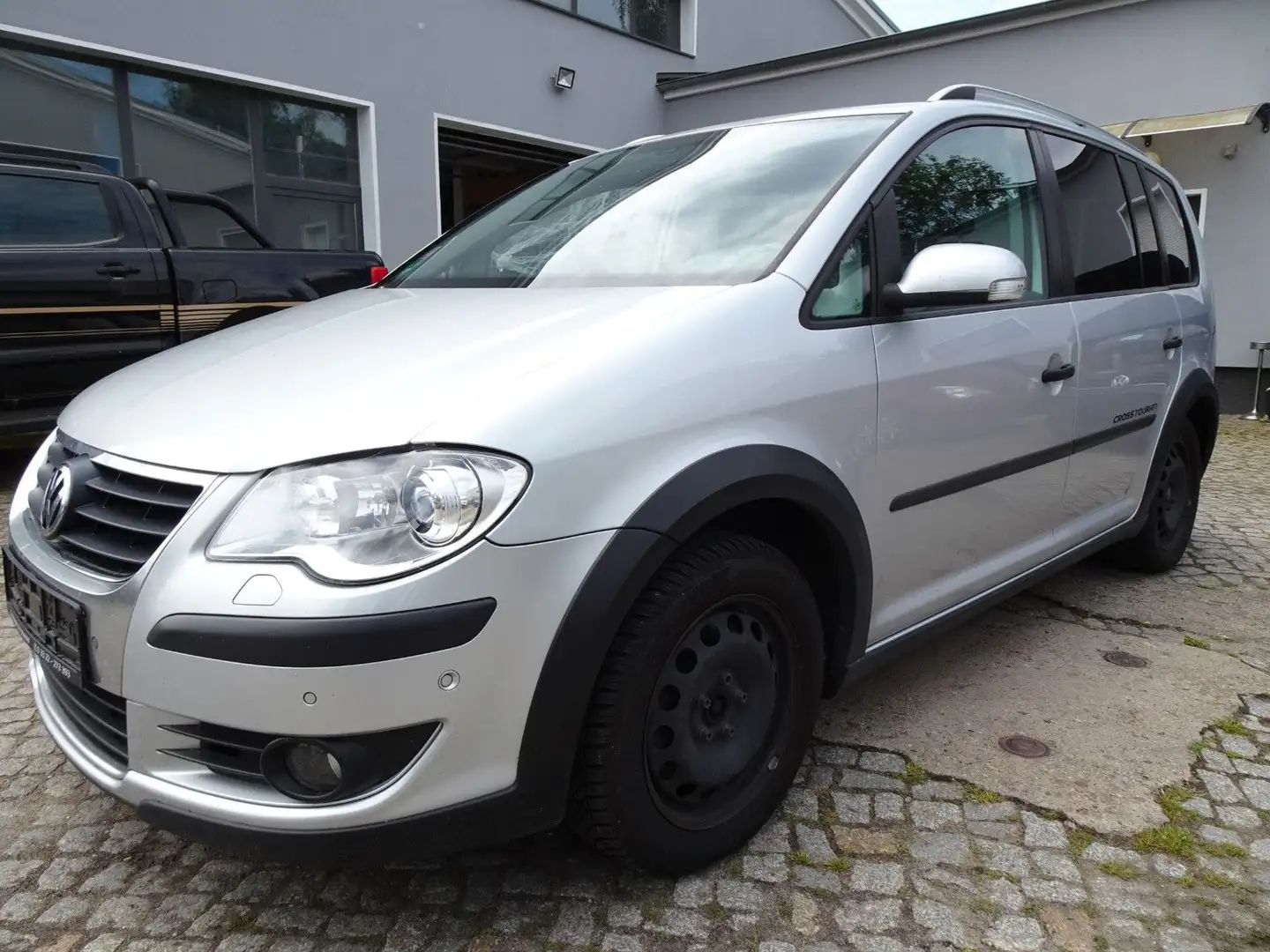 Volkswagen Touran Cross 2.0 125kW DSG, LEDER-SHZ-PDC-NAV Argent - 1