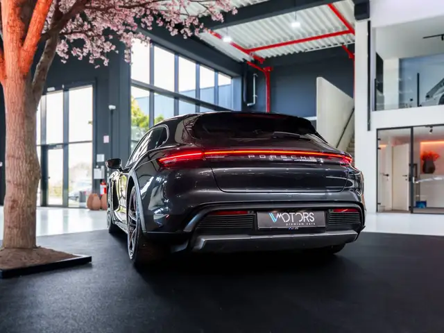 Porsche Taycan view 4