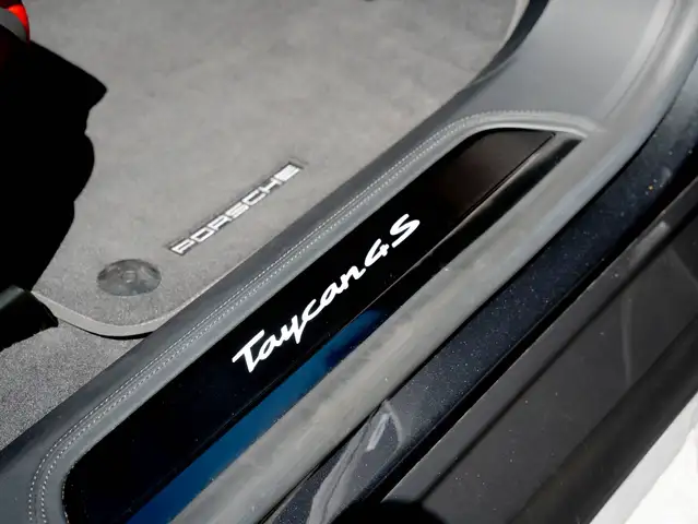 Porsche Taycan view 20