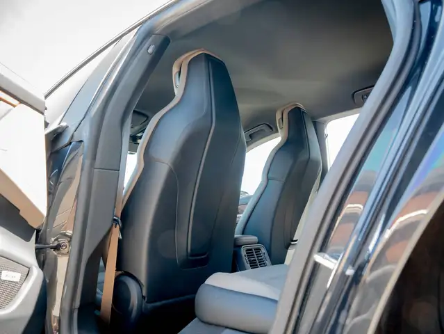 Porsche Taycan view 11