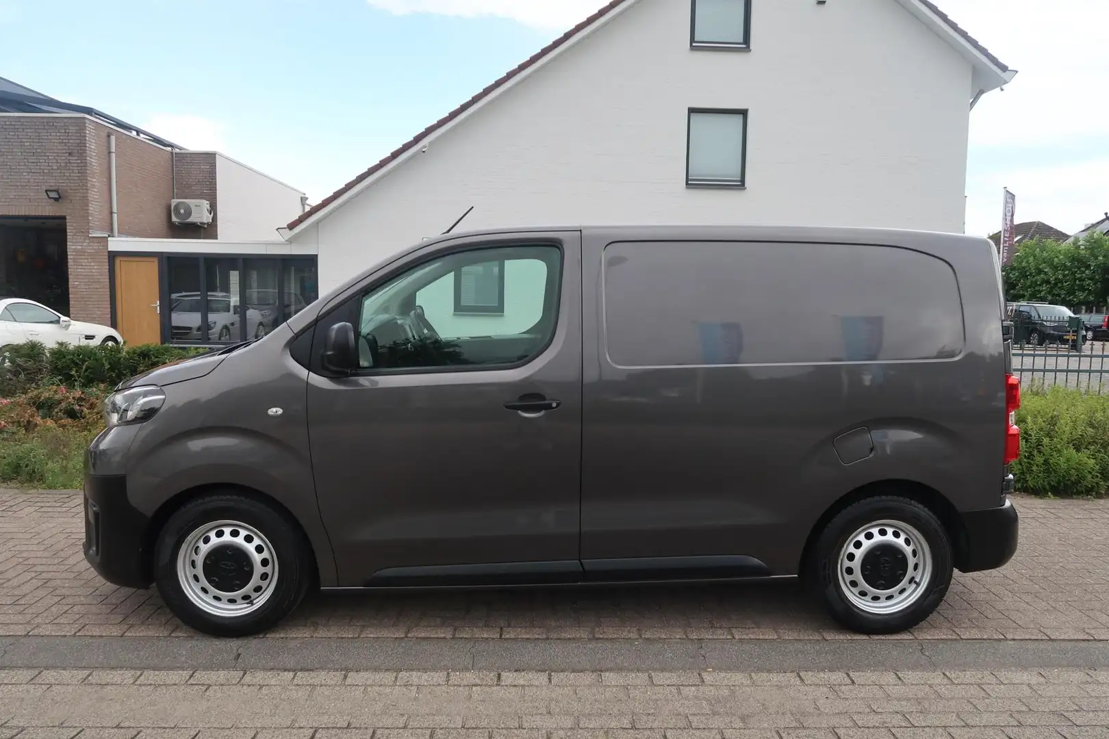 Toyota Proace Compact 1.6 D-4D NAVIGATIE|LEDER|TREKHAAK|AIRCO|CR Grijs - 2