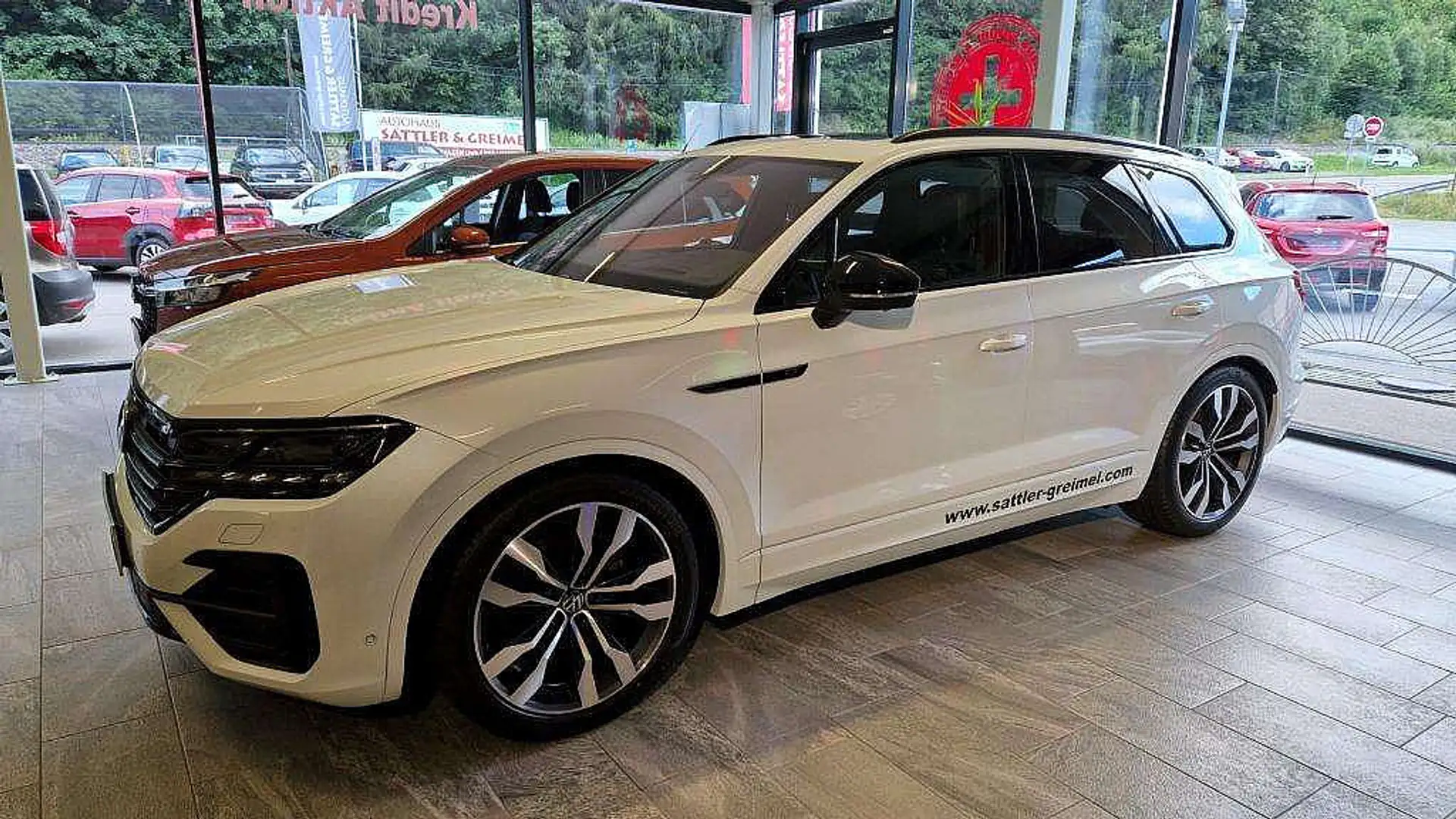 Volkswagen Touareg 4Motion V6 TDI SCR R-Line Aut. Weiß - 2