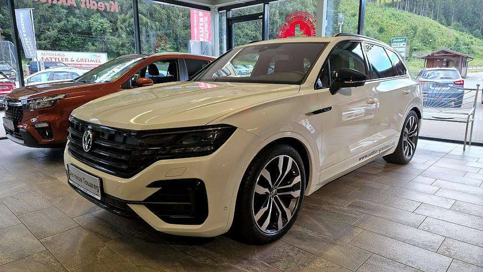 Volkswagen Touareg 4Motion V6 TDI SCR R-Line Aut. Weiß - 1