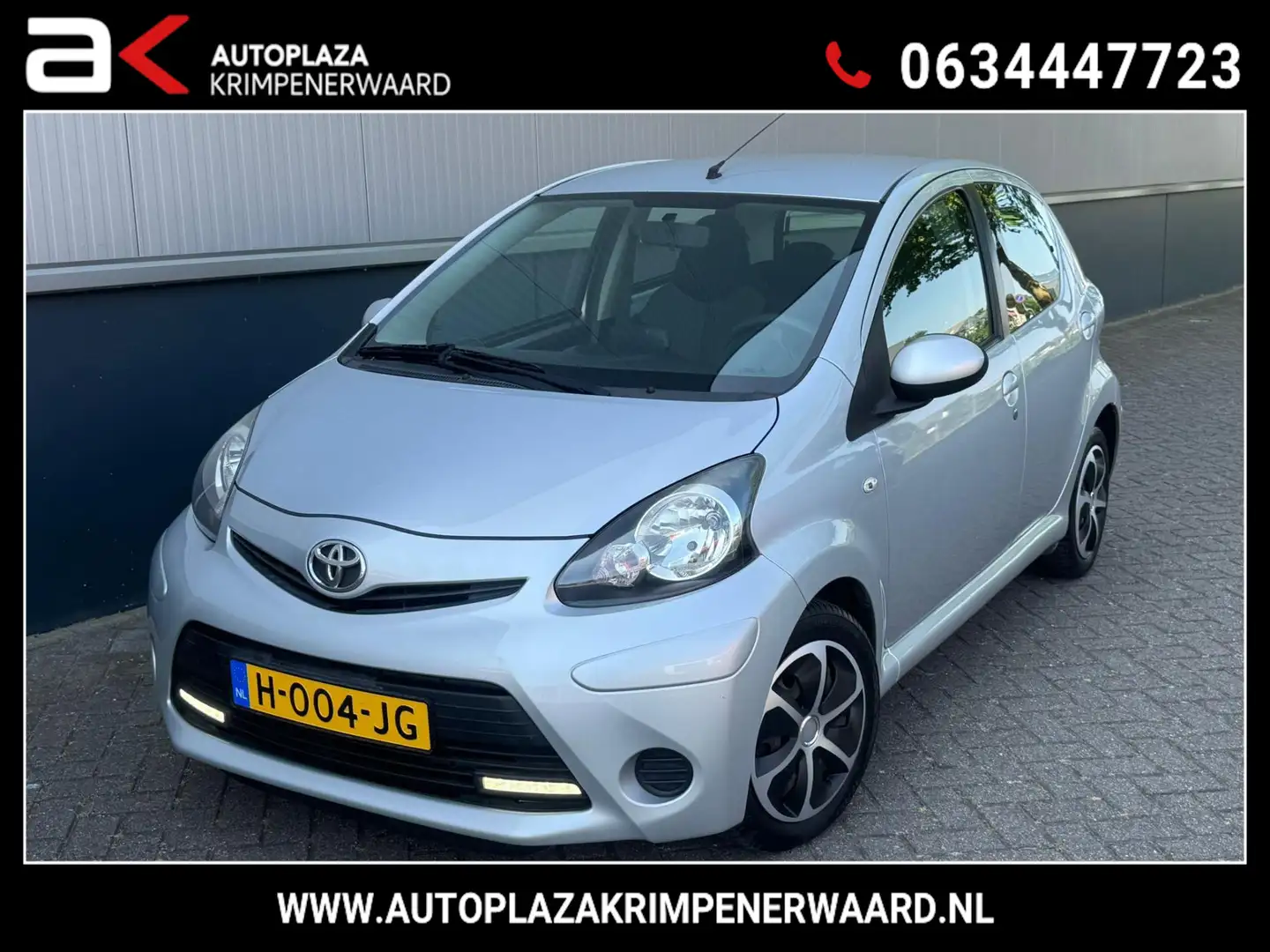 Toyota Aygo 1.0 VVT-i Aspiration Airco Navigator Nieuwe apk Gris - 1