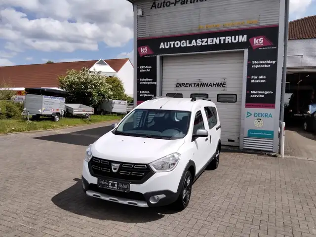 Dacia Dokker 1.2 TCe Stepway Celebration/1.Hnd./SHZG/NAVI/PDC