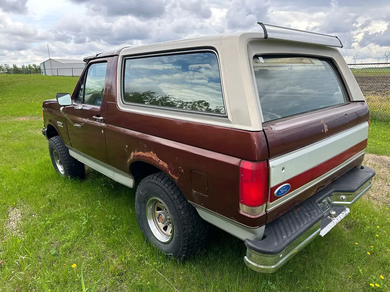 Ford Bronco photo Ford Bronco