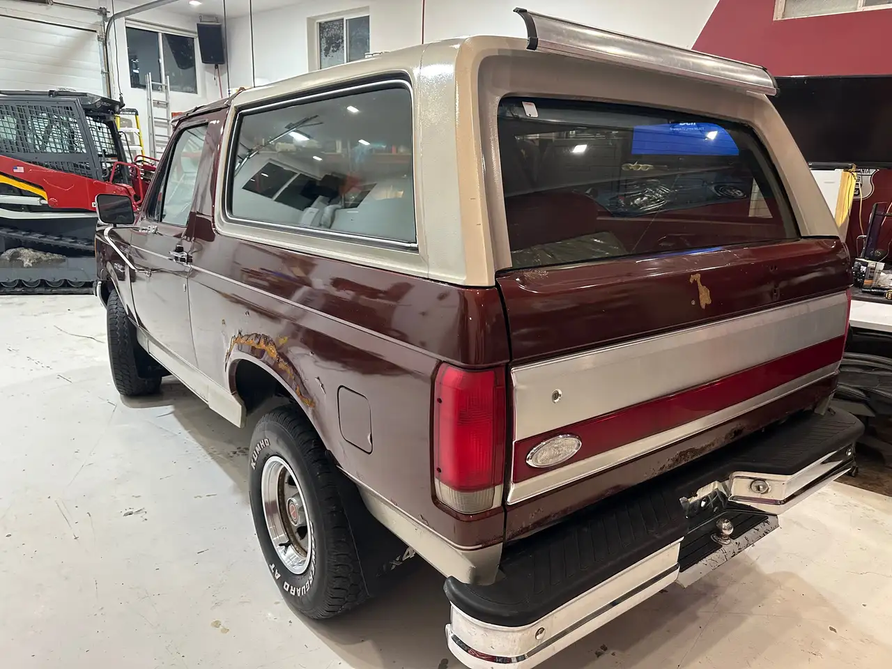 Ford Bronco photo Ford Bronco