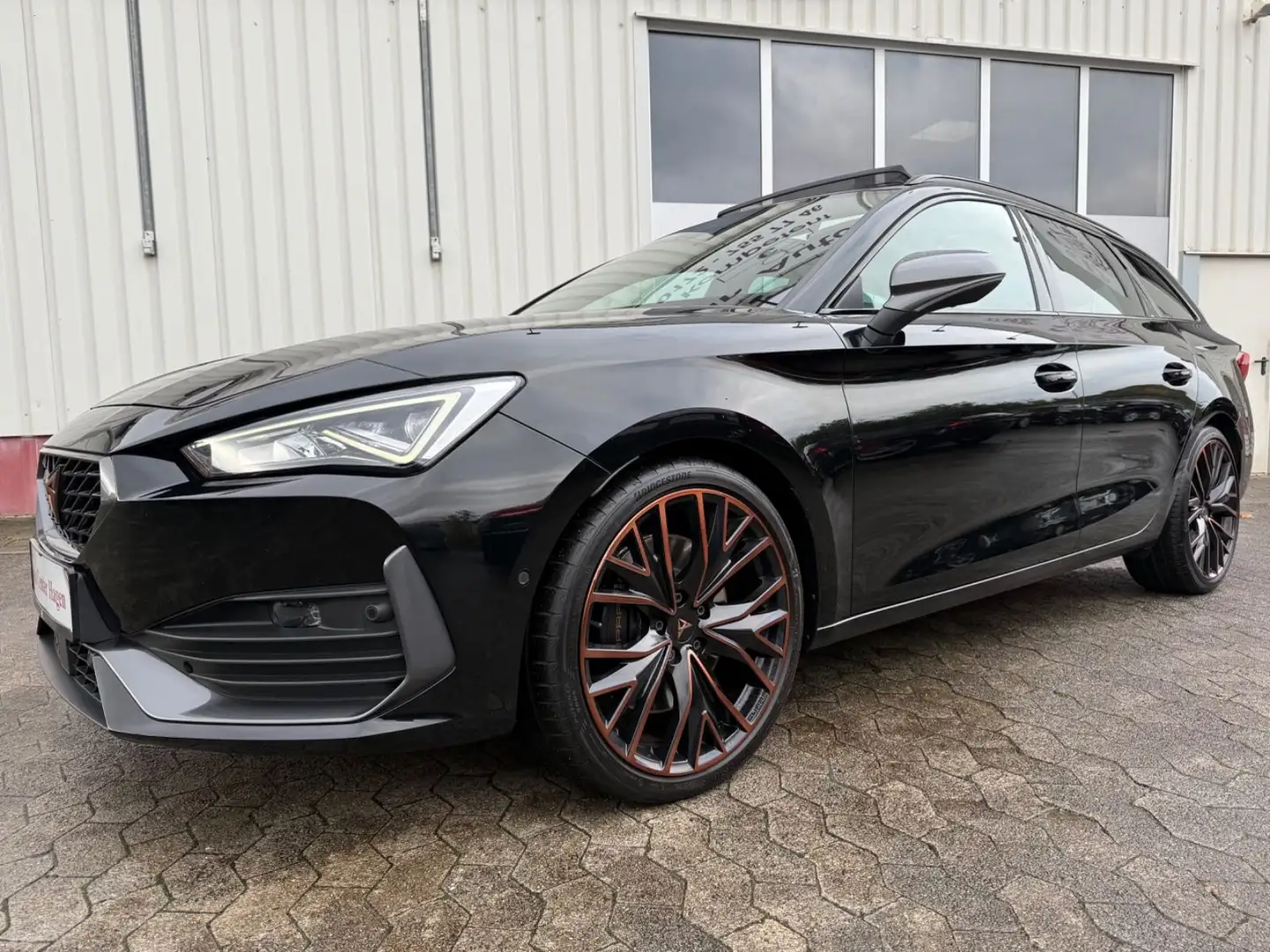 CUPRA Leon 2.0 TSI 180kW 245PS Pano/Leder/AHK/KAM/NAVI Noir - 2