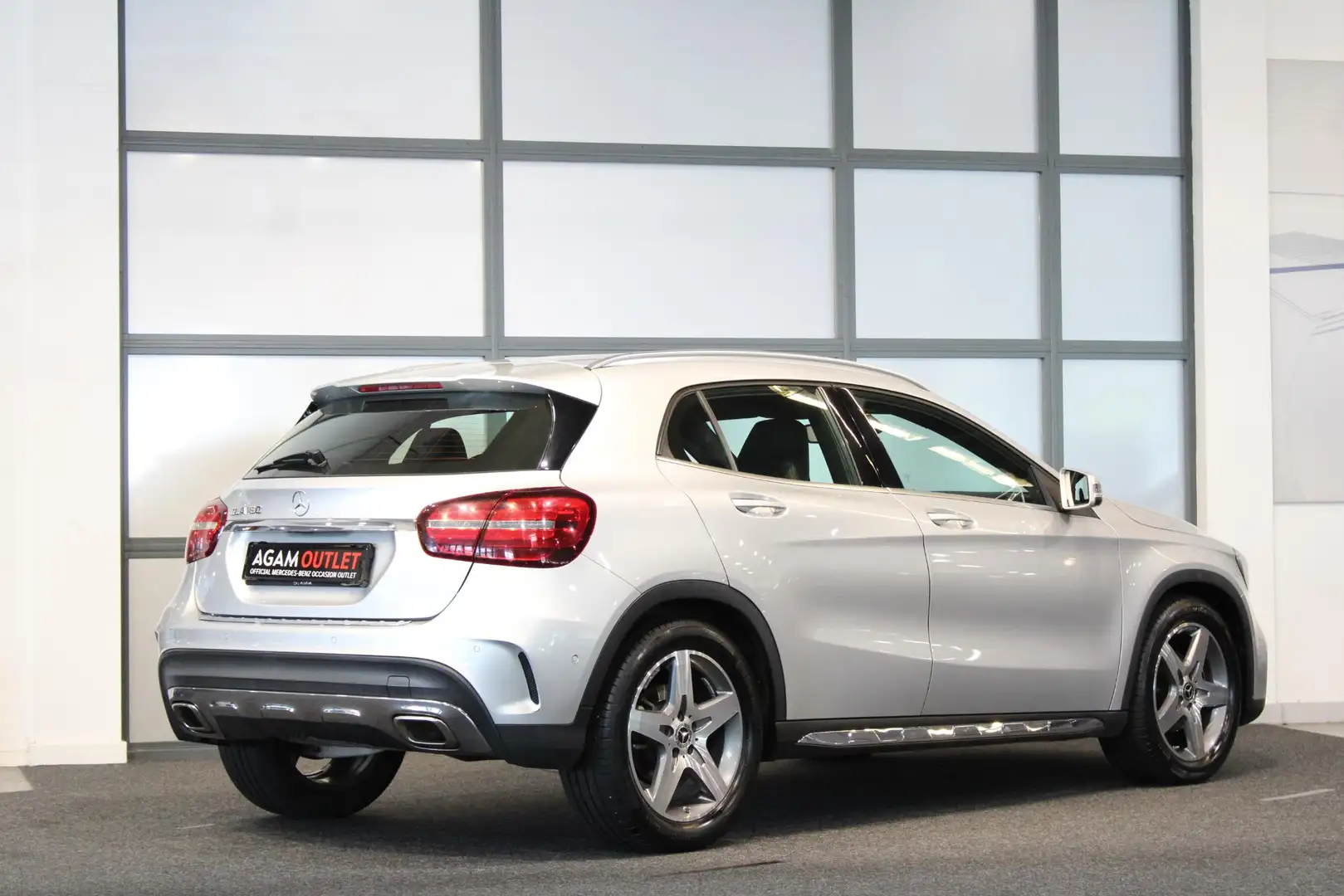 Mercedes-Benz GLA 180 Business Solution AMG Upgrade Edition Or. NL auto Grijs - 2