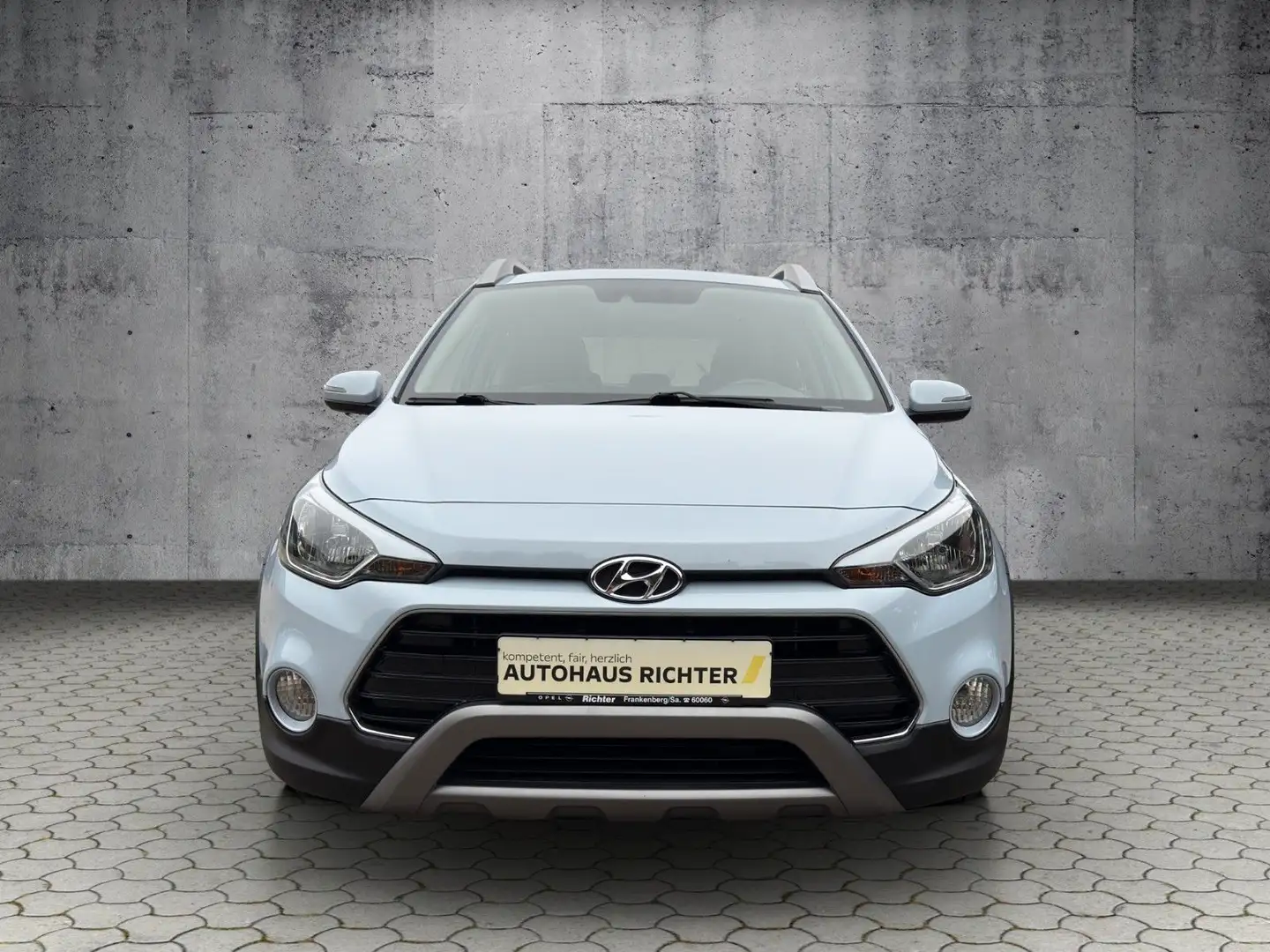 Hyundai i20 Active Trend NAVI, 17" ALU, KLIMAAUTOMATIK Grijs - 2