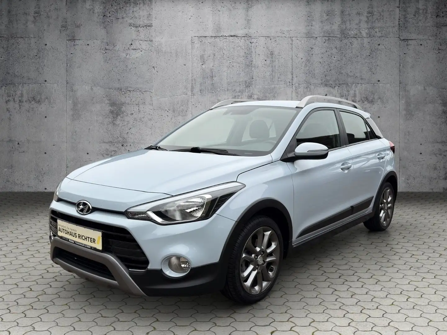 Hyundai i20 Active Trend NAVI, 17" ALU, KLIMAAUTOMATIK Grijs - 1