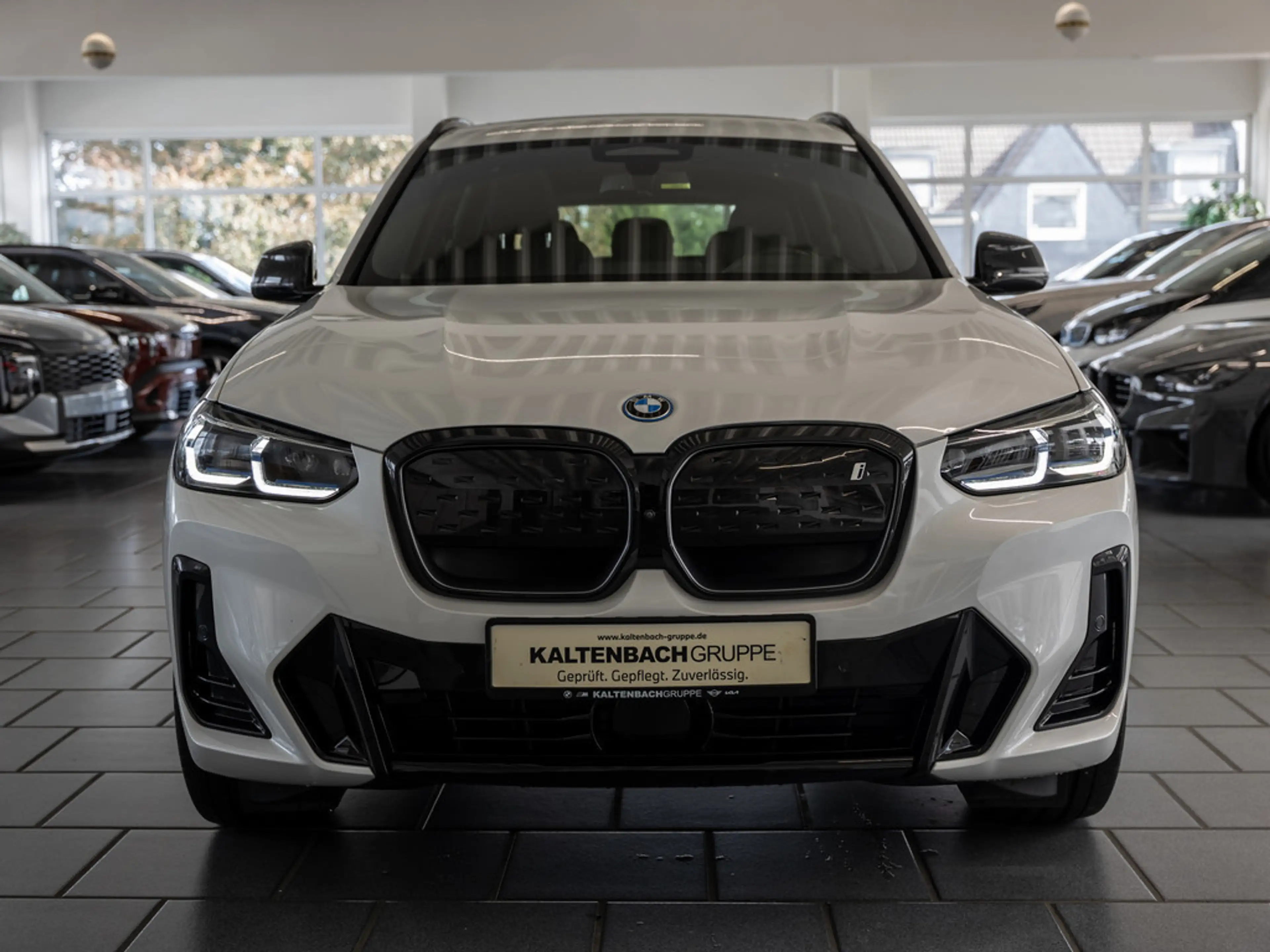 BMW iX3 Impressive PANO AHK HUD 360° LASER LED — photo 3