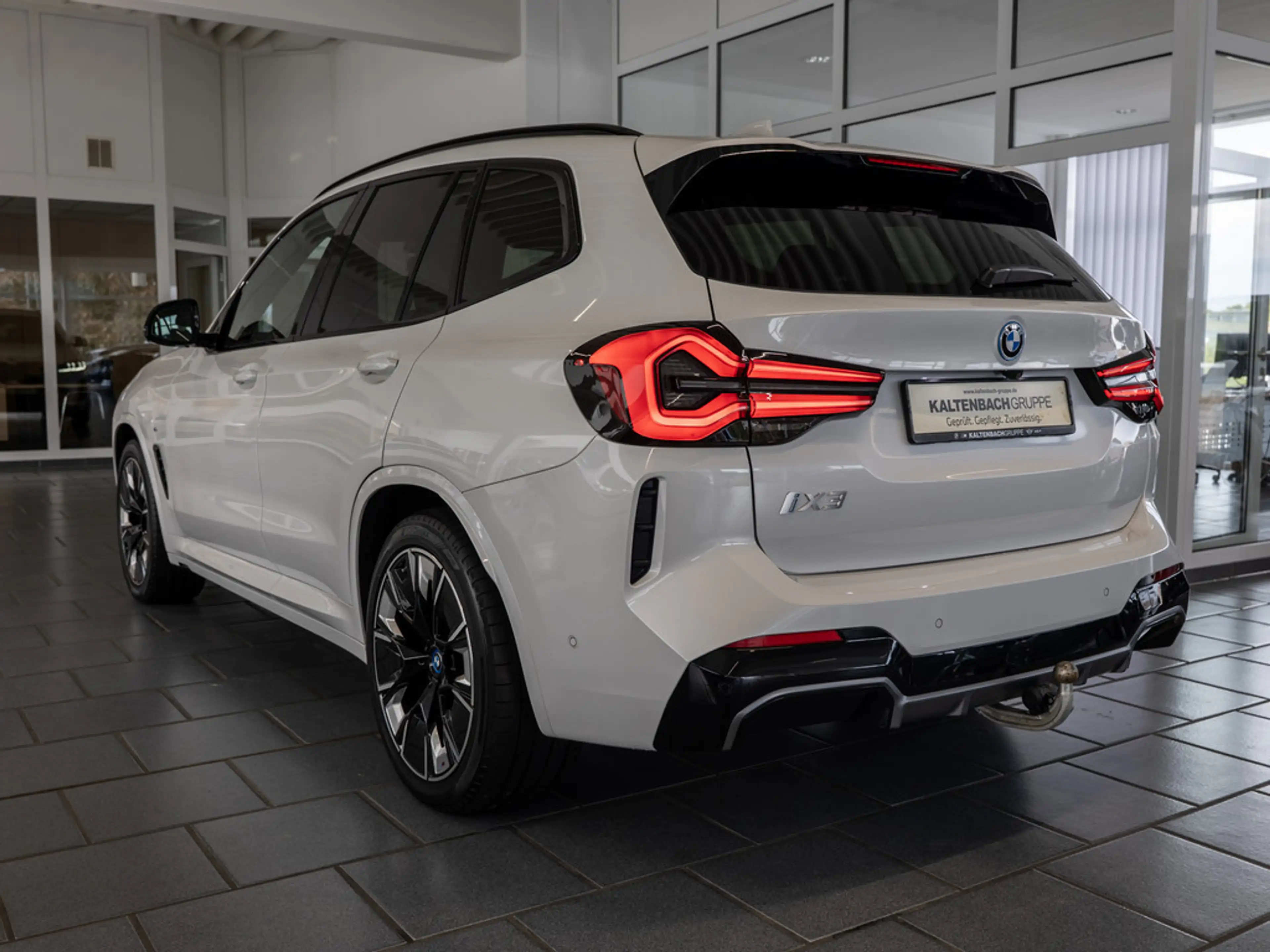 BMW iX3 Impressive PANO AHK HUD 360° LASER LED — photo 7