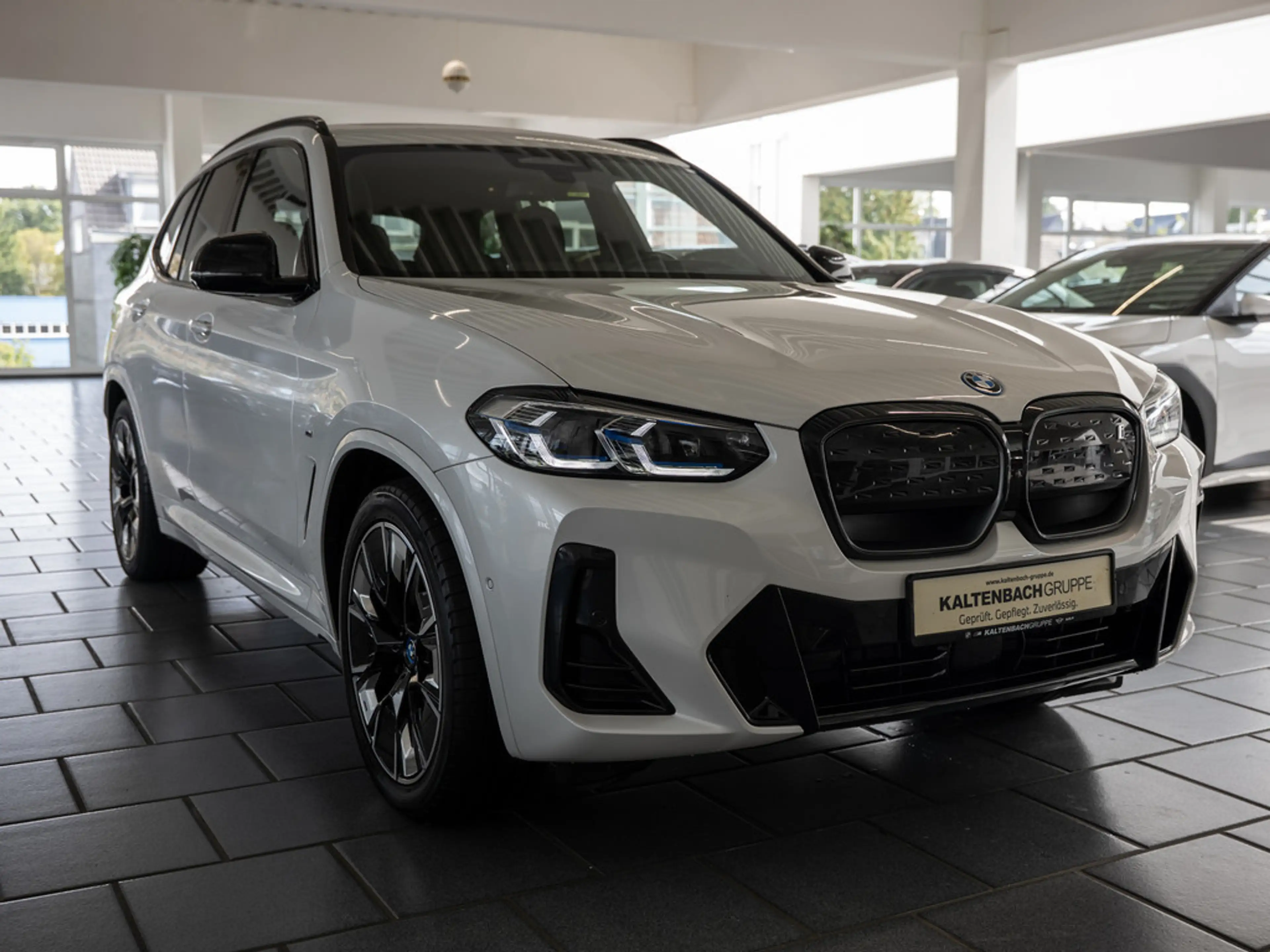 BMW iX3 Impressive PANO AHK HUD 360° LASER LED — photo 4