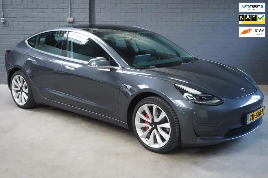 Tesla Model 3 2019 из Европы — купить под ключ