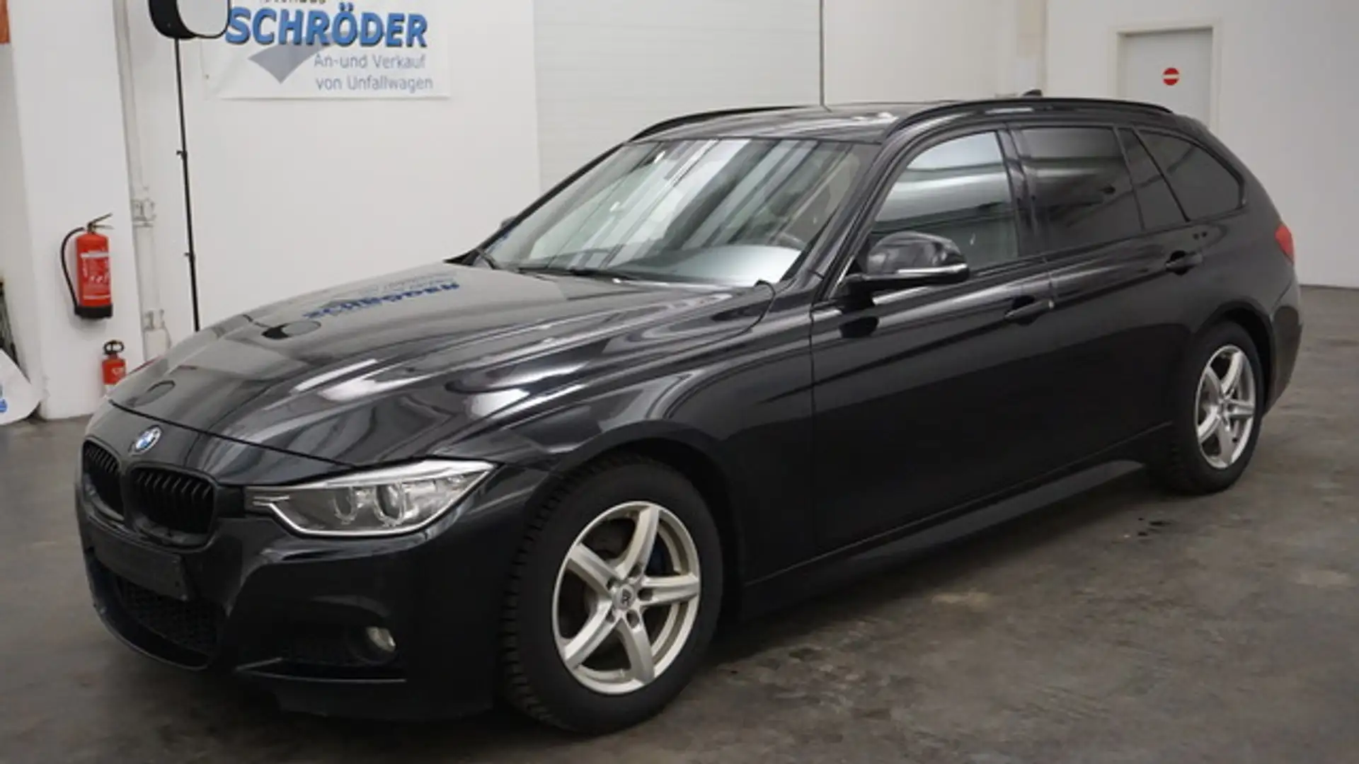 BMW 320 d Touring M Sport *HUD*Pano*Navi Schwarz - 2