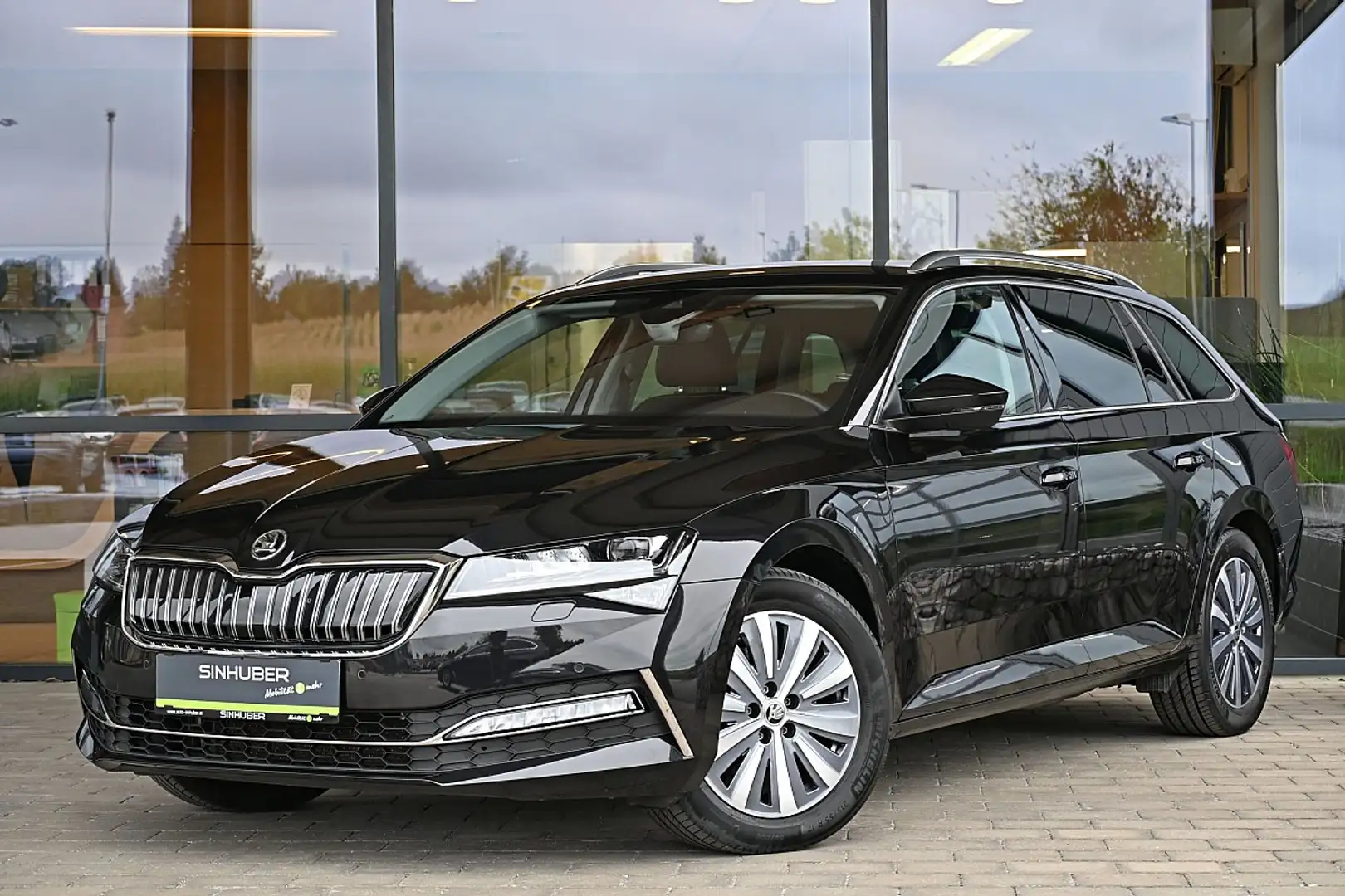 Skoda Superb Kombi 1,4 TSI PHEV Style DSG ACC, MatrixLED, CA... Schwarz - 1