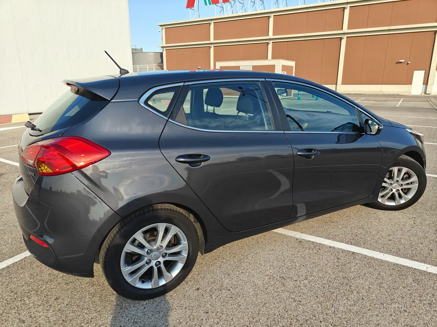 Kia Ceed / cee'd Cee´d 1.4CRDi Drive Drive Gris - 2