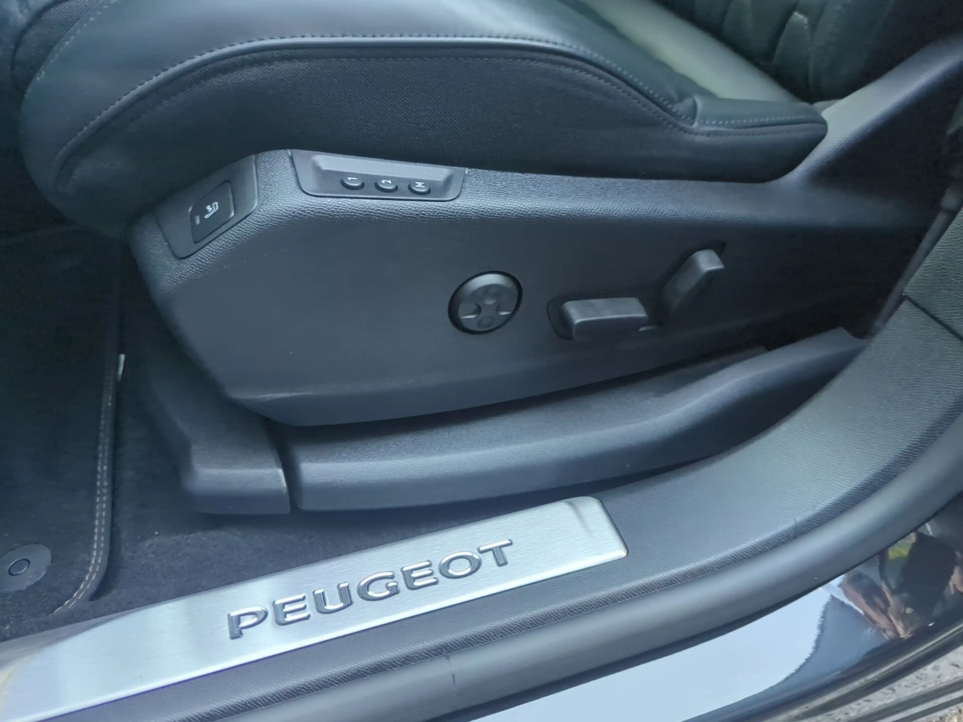 Peugeot 5008 1.6 PureTech 180 GT KeyLess LED Navi PDC LM — photo 7