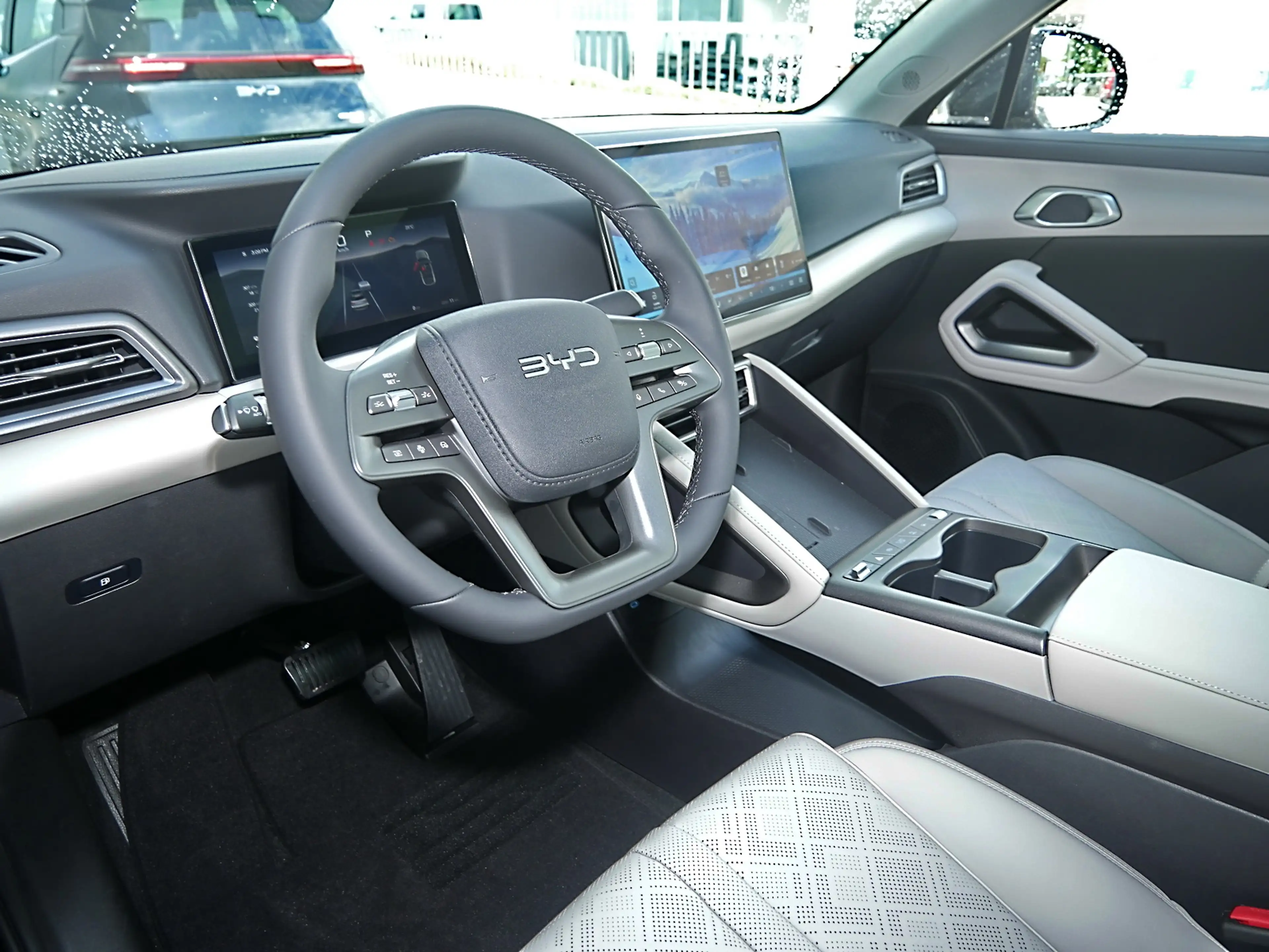 BYD Atto 2 DM-i Boost 156kW 360° Navi Pano 17"Alu — photo 8