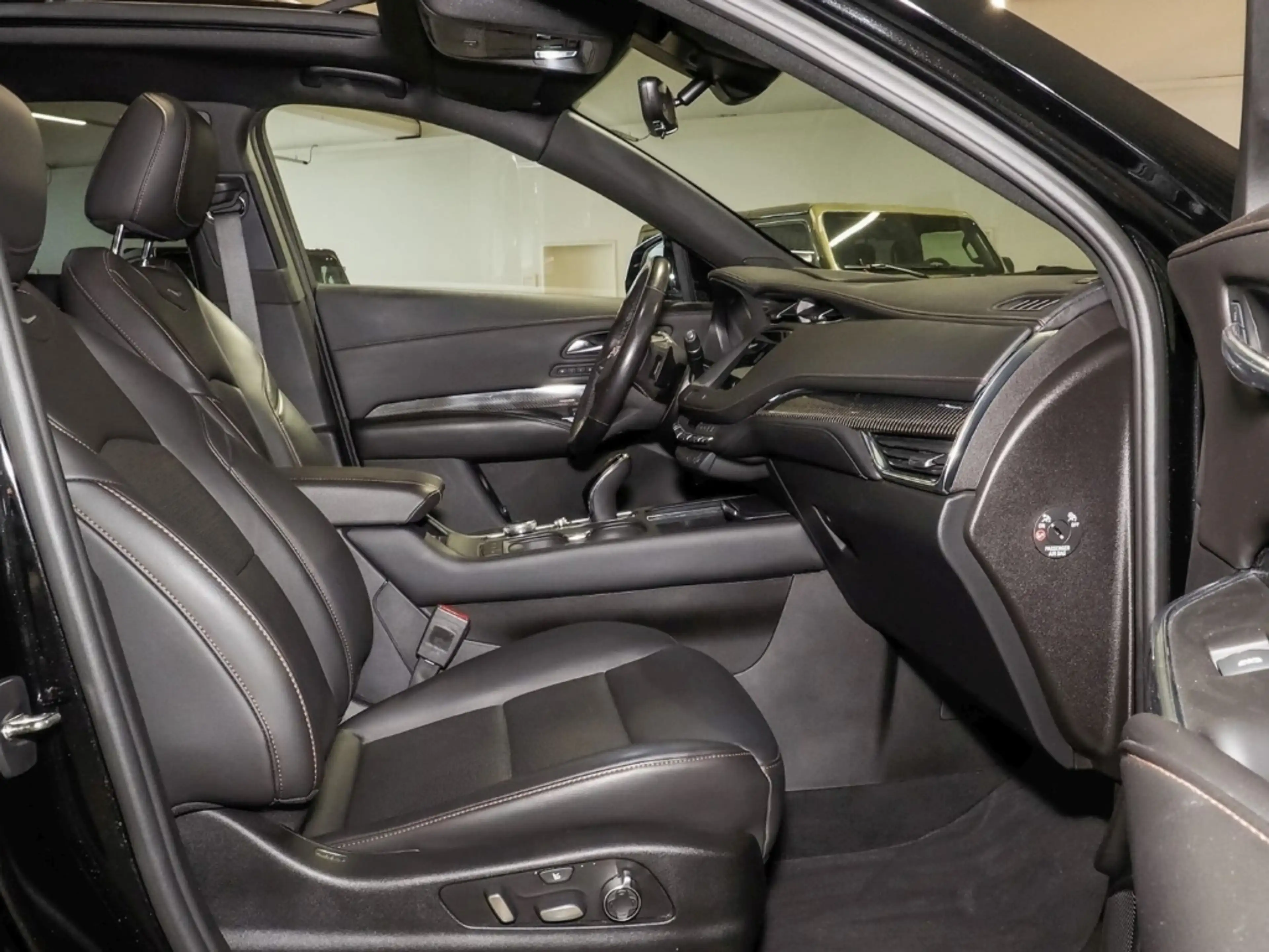 Cadillac XT4 350T Sport Voll-Leder Voll-LED Panorama AHK Navi K — photo 12