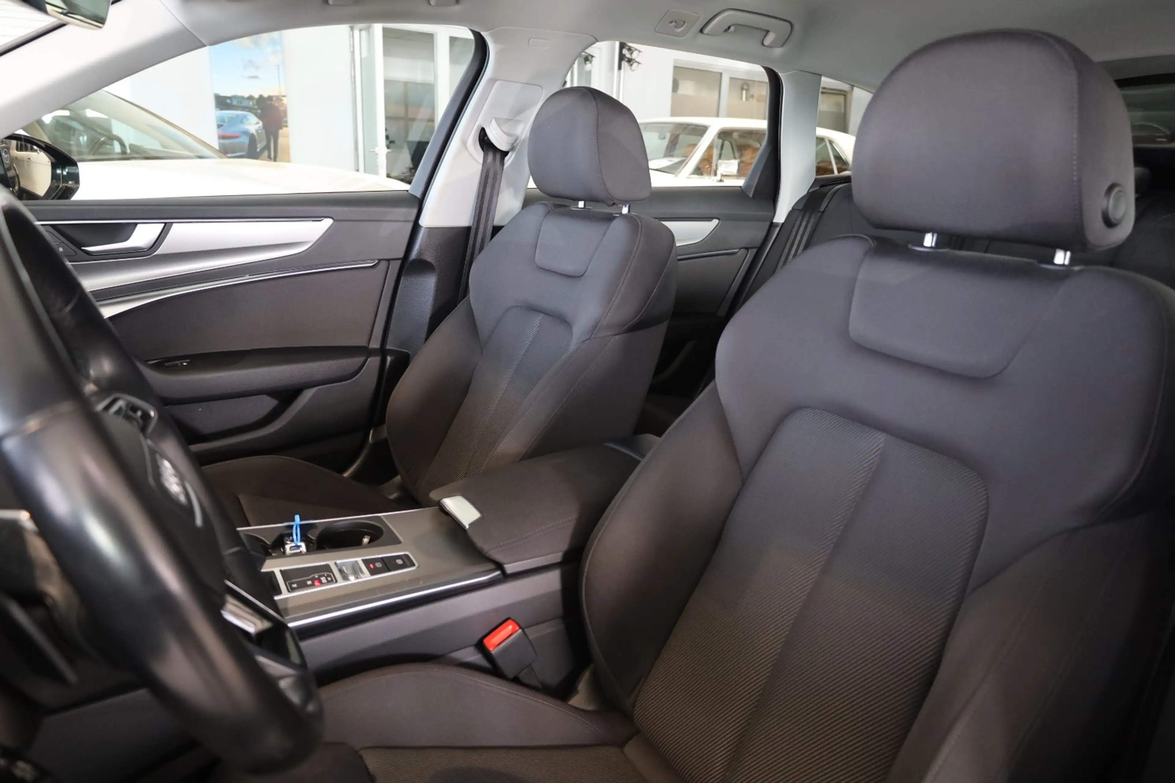 Audi A6 Avant 40 TDI quattro Standheizung — photo 15