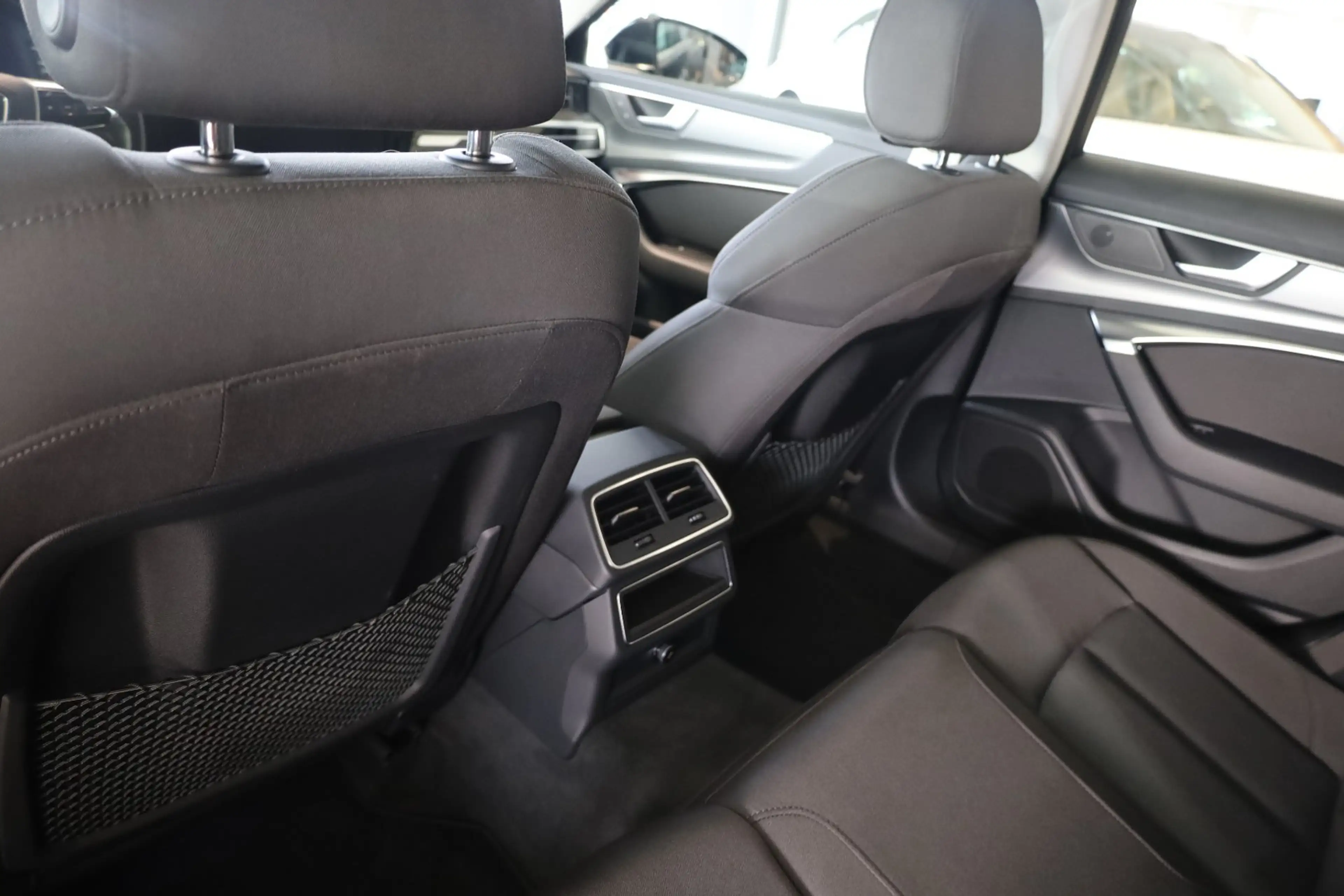 Audi A6 Avant 40 TDI quattro Standheizung — photo 36