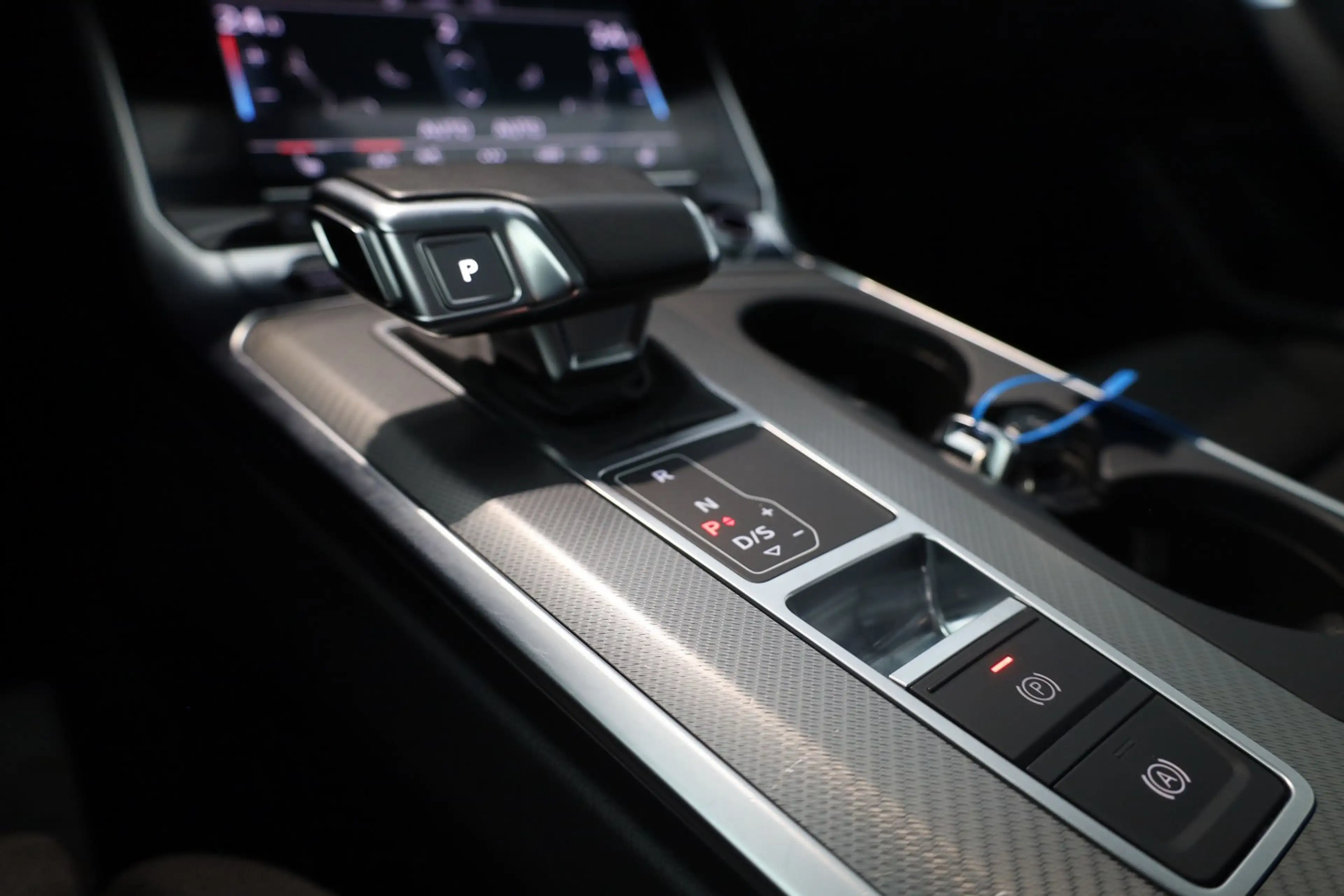 Audi A6 Avant 40 TDI quattro Standheizung — photo 31