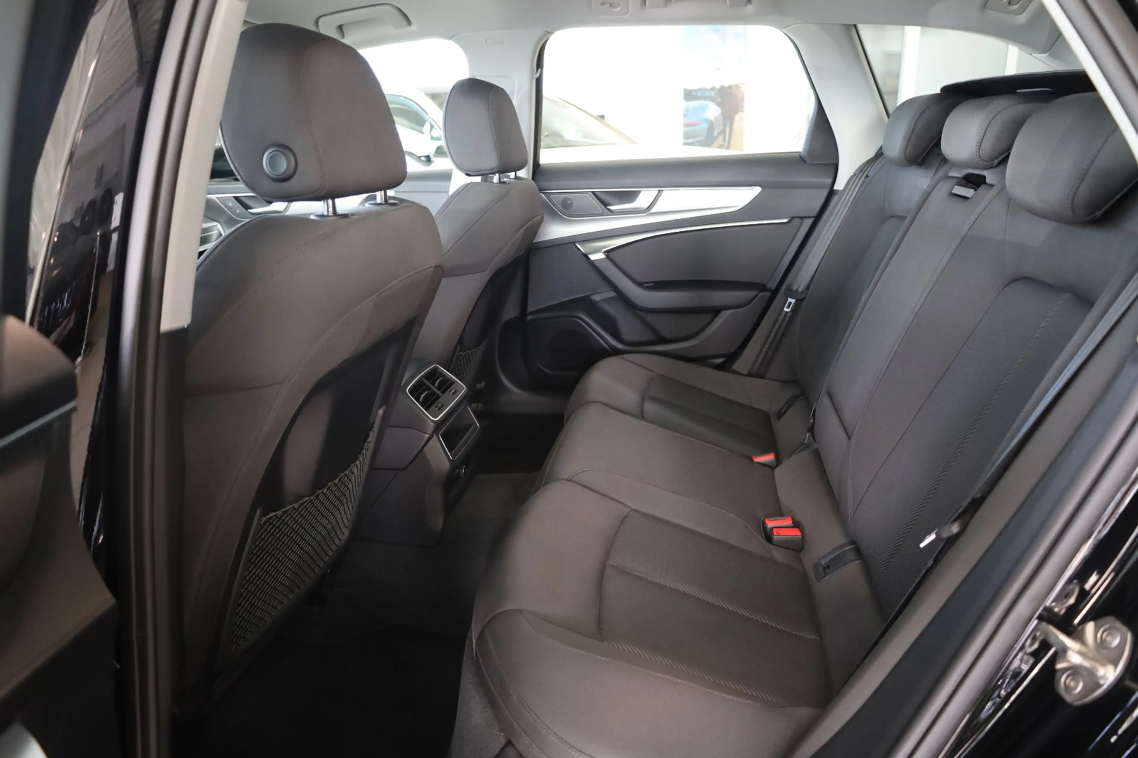 Audi A6 Avant 40 TDI quattro Standheizung — photo 35