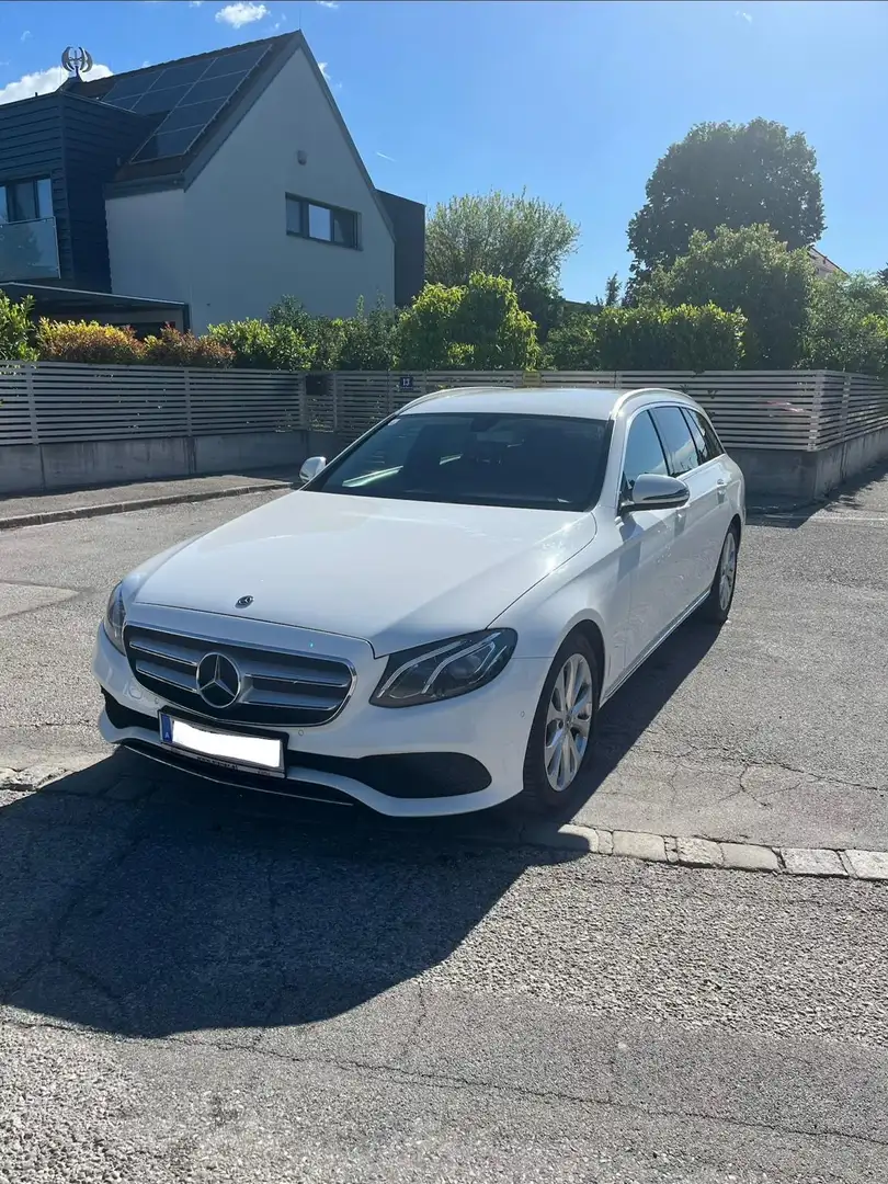 Mercedes-Benz E 220 d T Avantgarde Aut. - 1