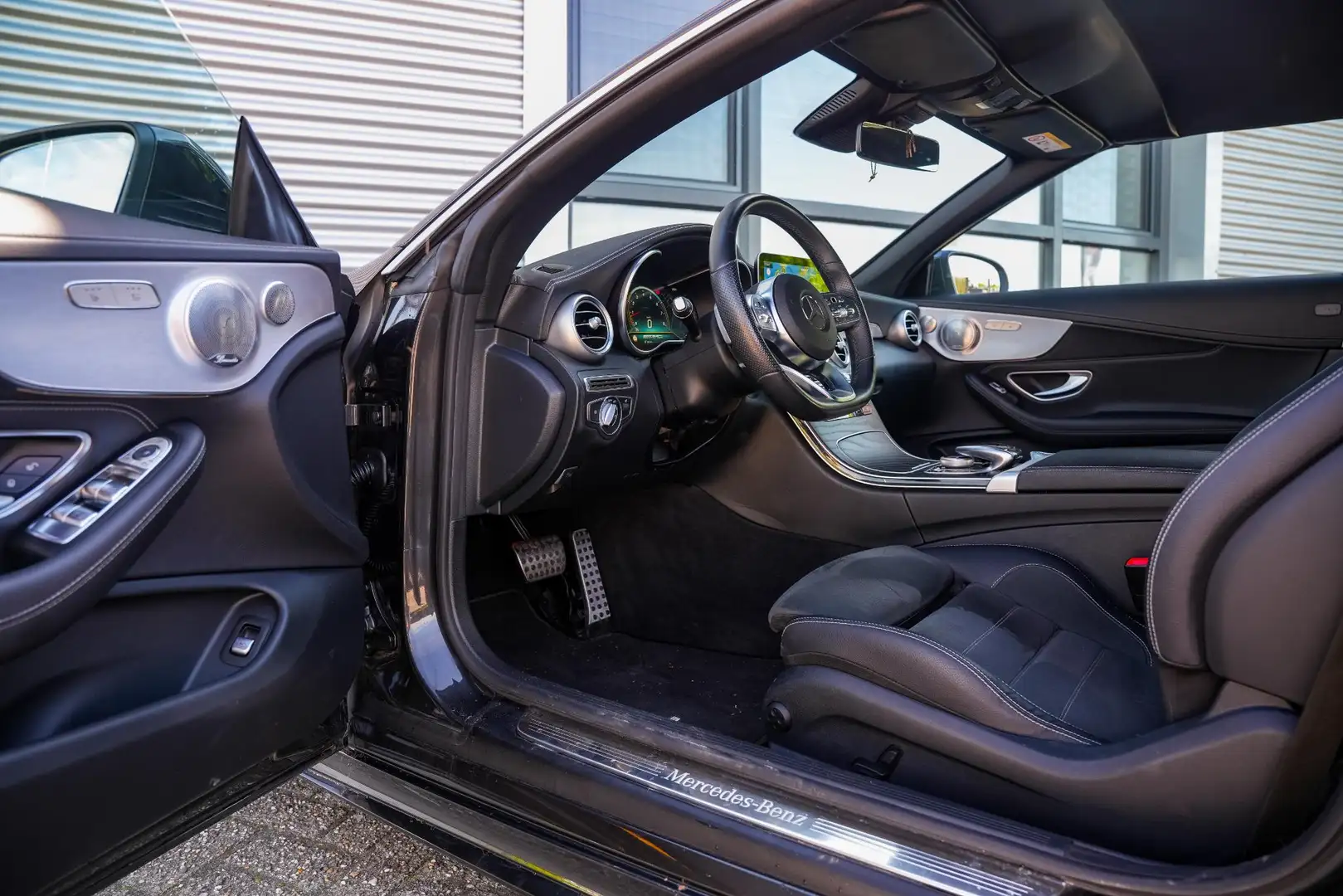 Mercedes-Benz C 200 Cabrio AMG Line Airscarf Burmester Multibeam LED S Grijs - 2
