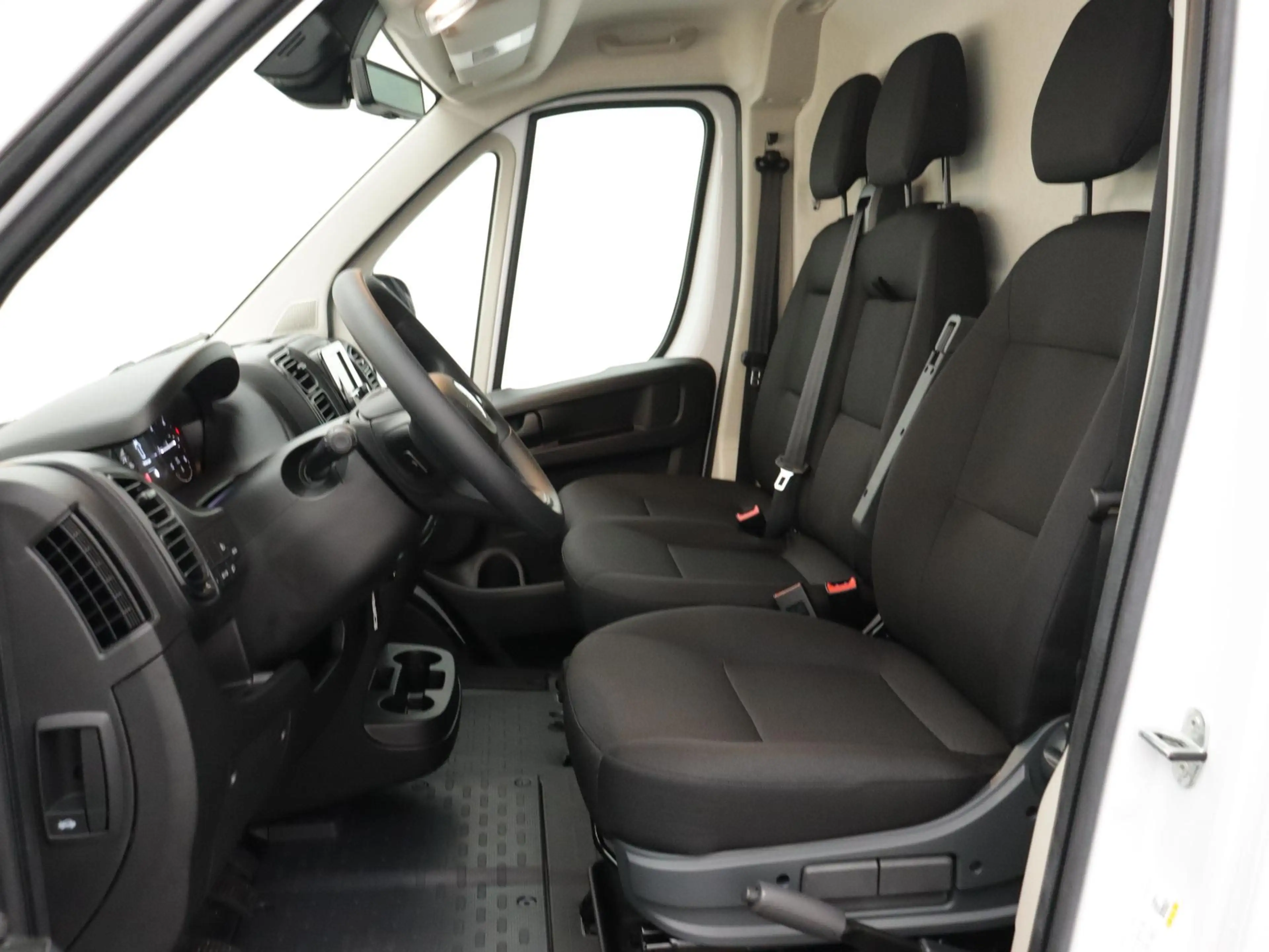 Opel Movano 2.2D 140 S&S L2H2 3.5t Zwaar HD all season banden — photo 9