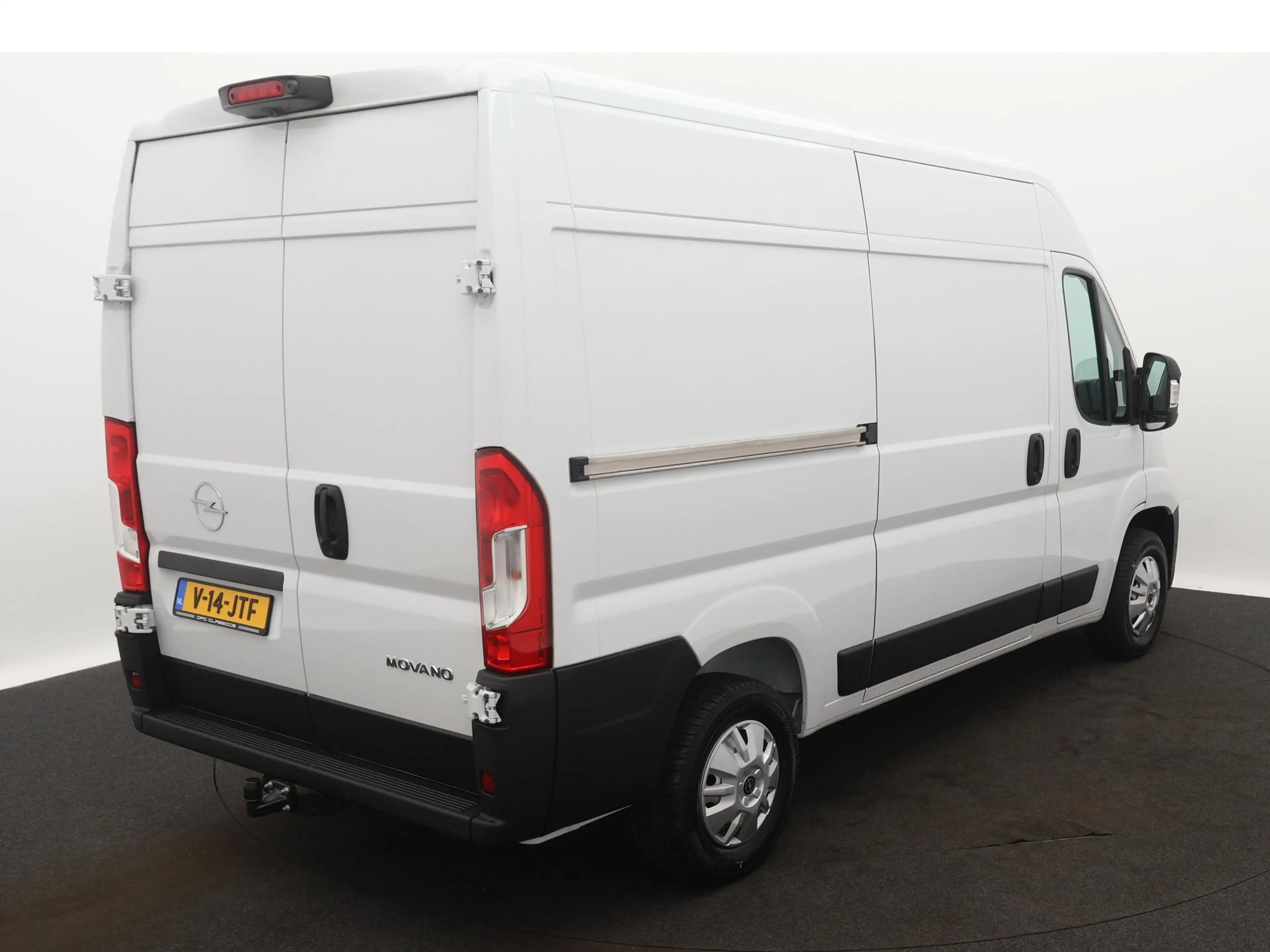 Opel Movano 2.2D 140 S&S L2H2 3.5t Zwaar HD all season banden — photo 4