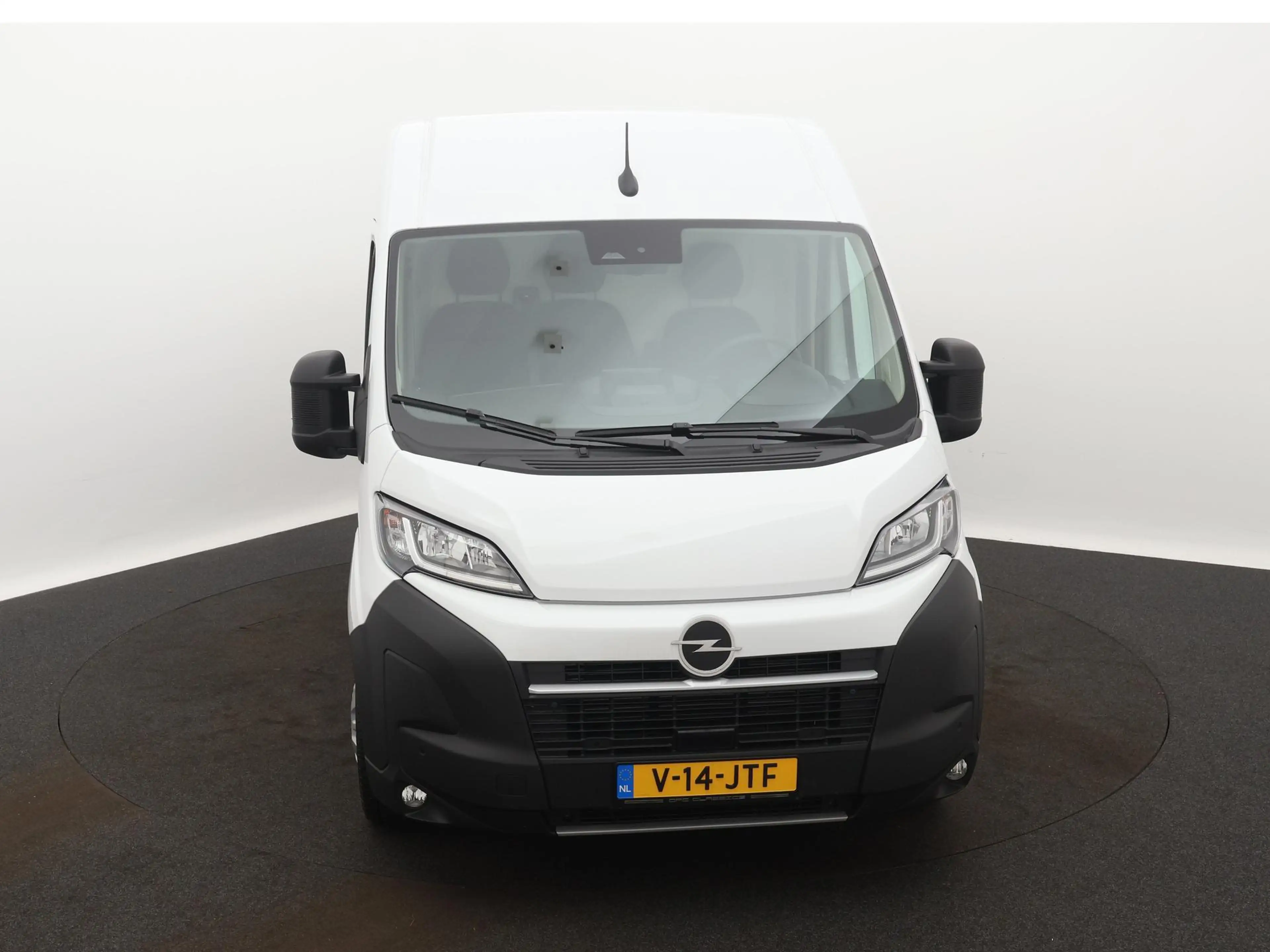 Opel Movano 2.2D 140 S&S L2H2 3.5t Zwaar HD all season banden — photo 5