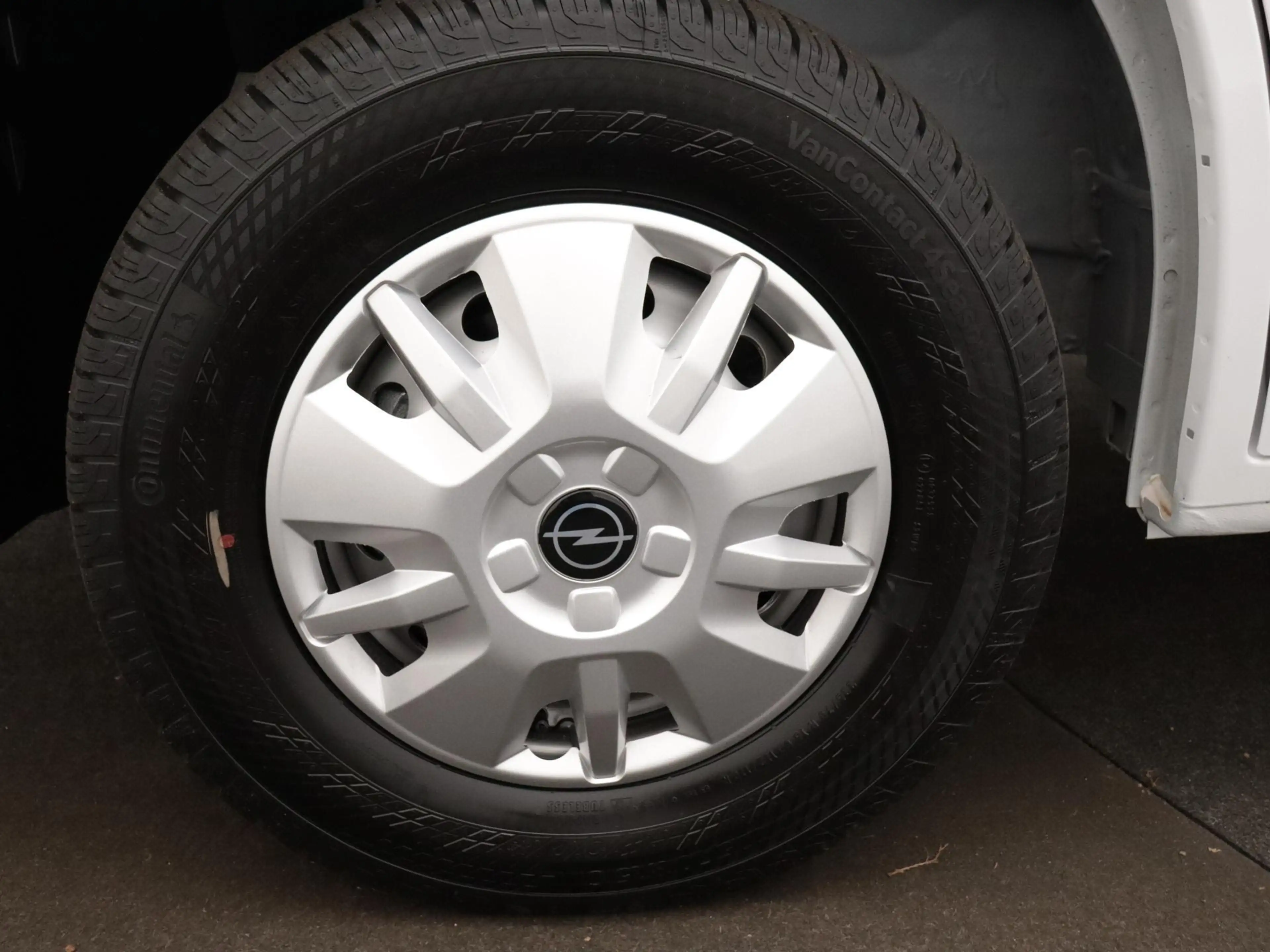 Opel Movano 2.2D 140 S&S L2H2 3.5t Zwaar HD all season banden — photo 12