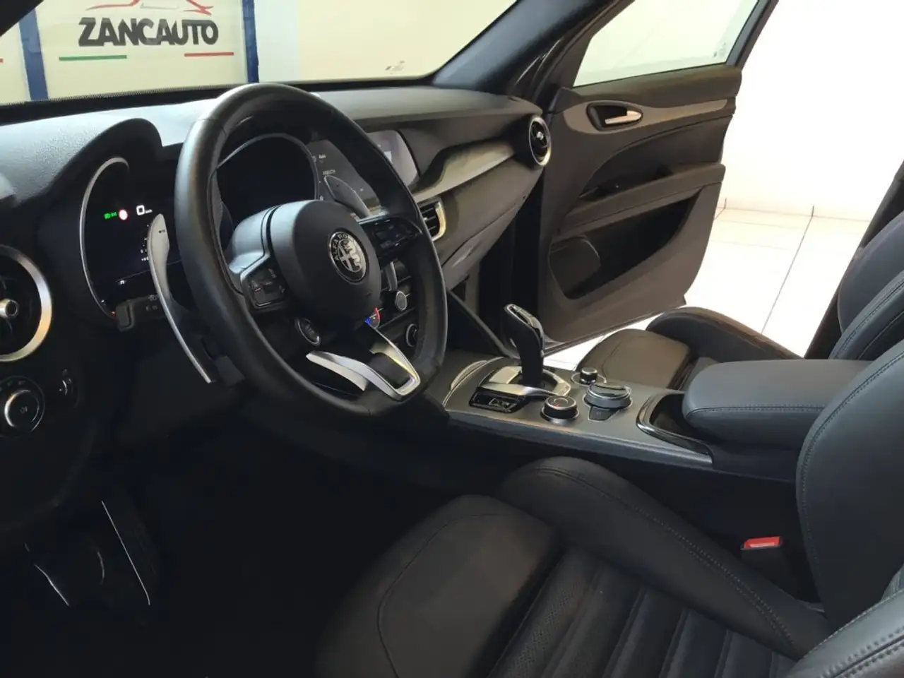 Alfa Romeo Stelvio 2025 — фото 15
