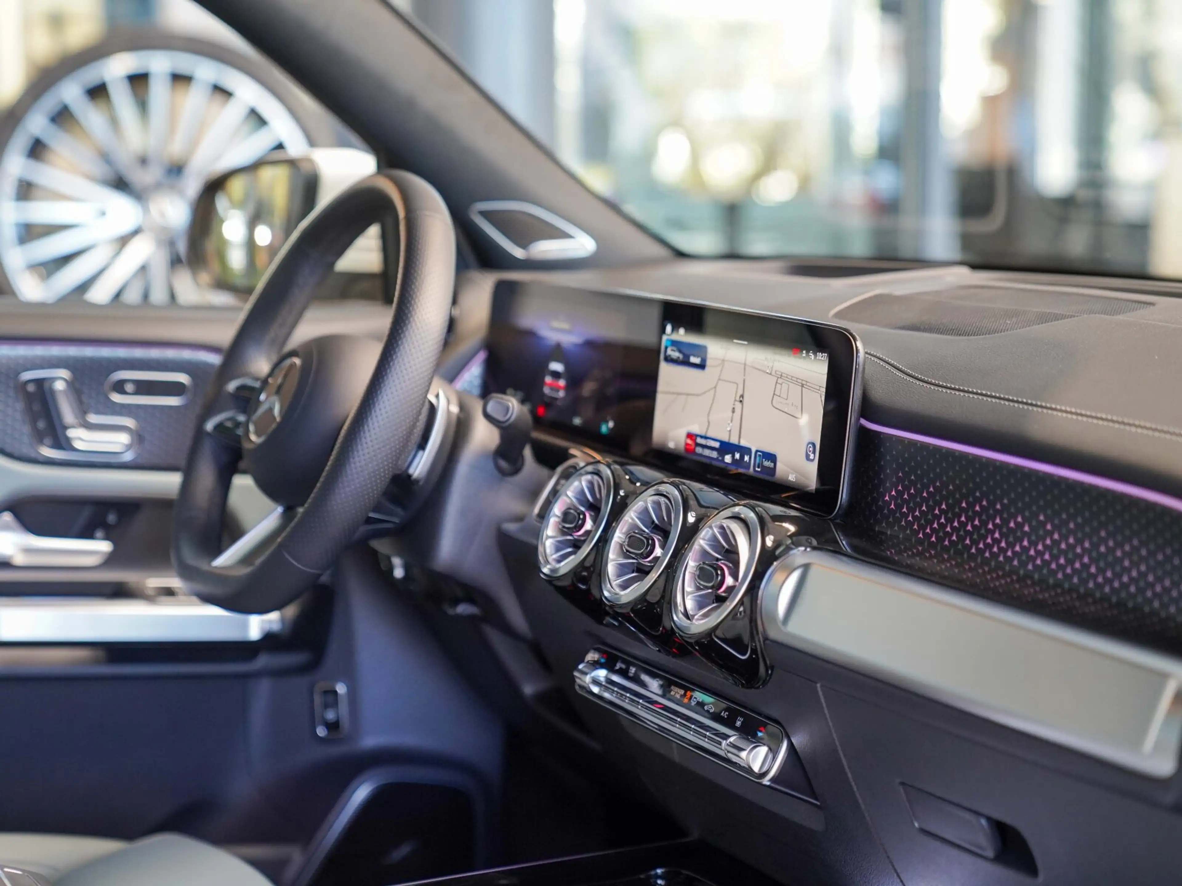 Mercedes-Benz EQB 350 EQB 350 4M AMG Premium Pano  Memory  Distronic — photo 8