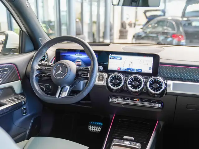 Mercedes-Benz Eqb view 10