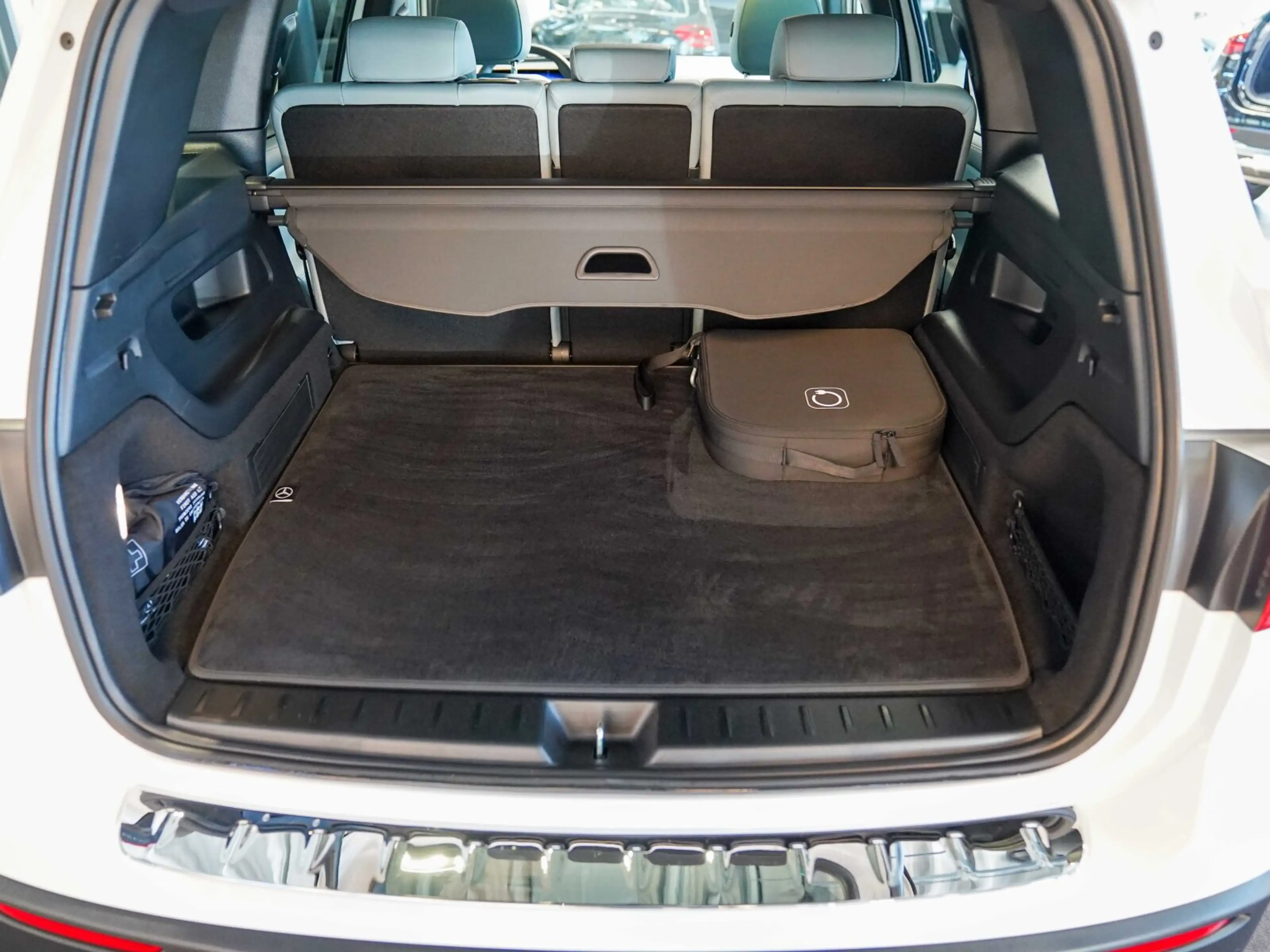Mercedes-Benz EQB 350 EQB 350 4M AMG Premium Pano  Memory  Distronic — photo 11