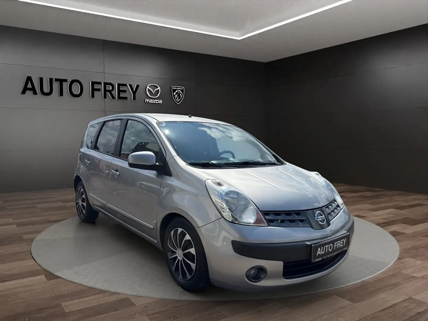 Nissan Note 1.6 Automatik acenta Silber - 1