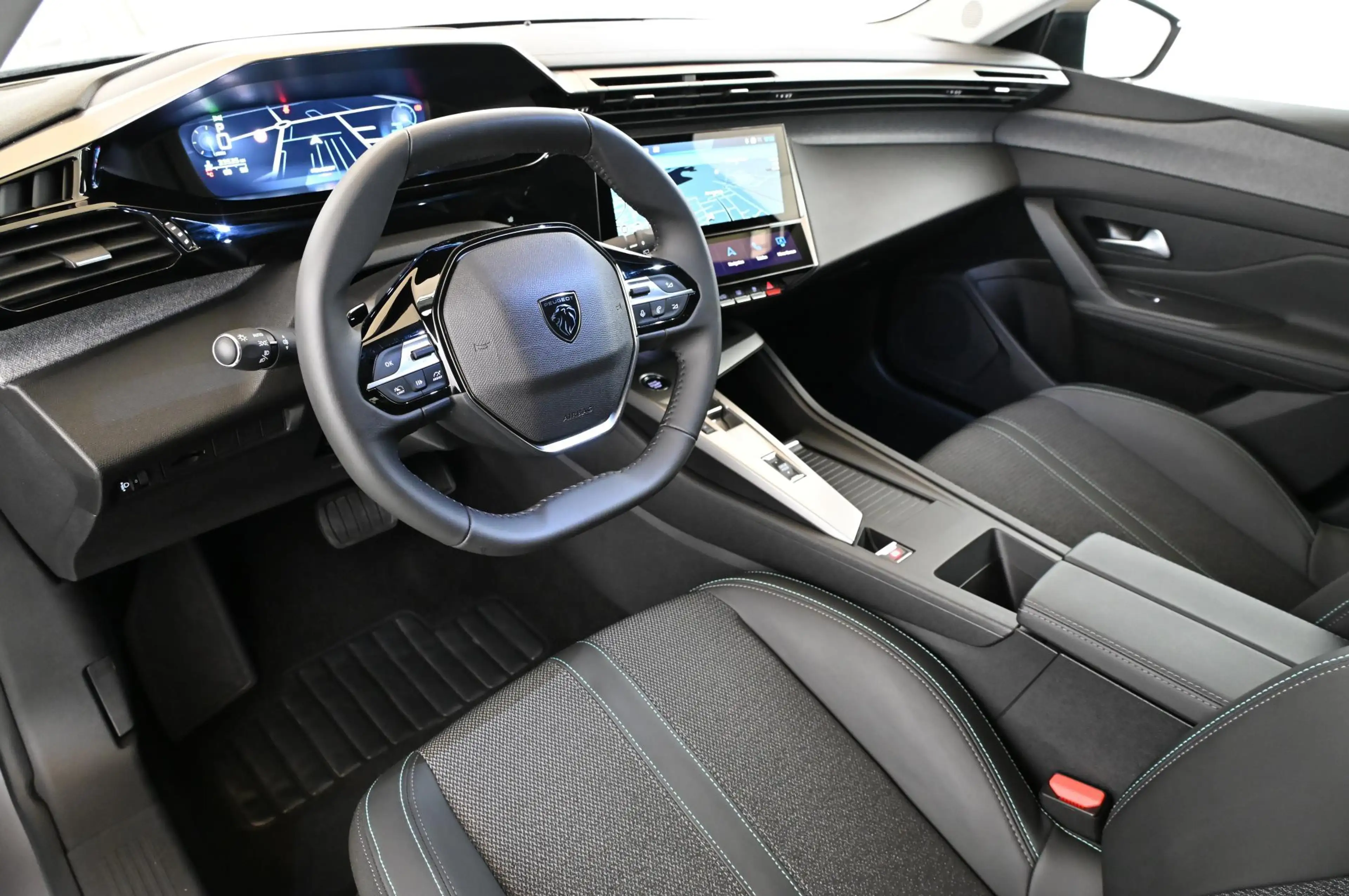 Peugeot 308 1.2 e-DSC6 145 Allure LED/NAV/SURROUND-P/17 — photo 12
