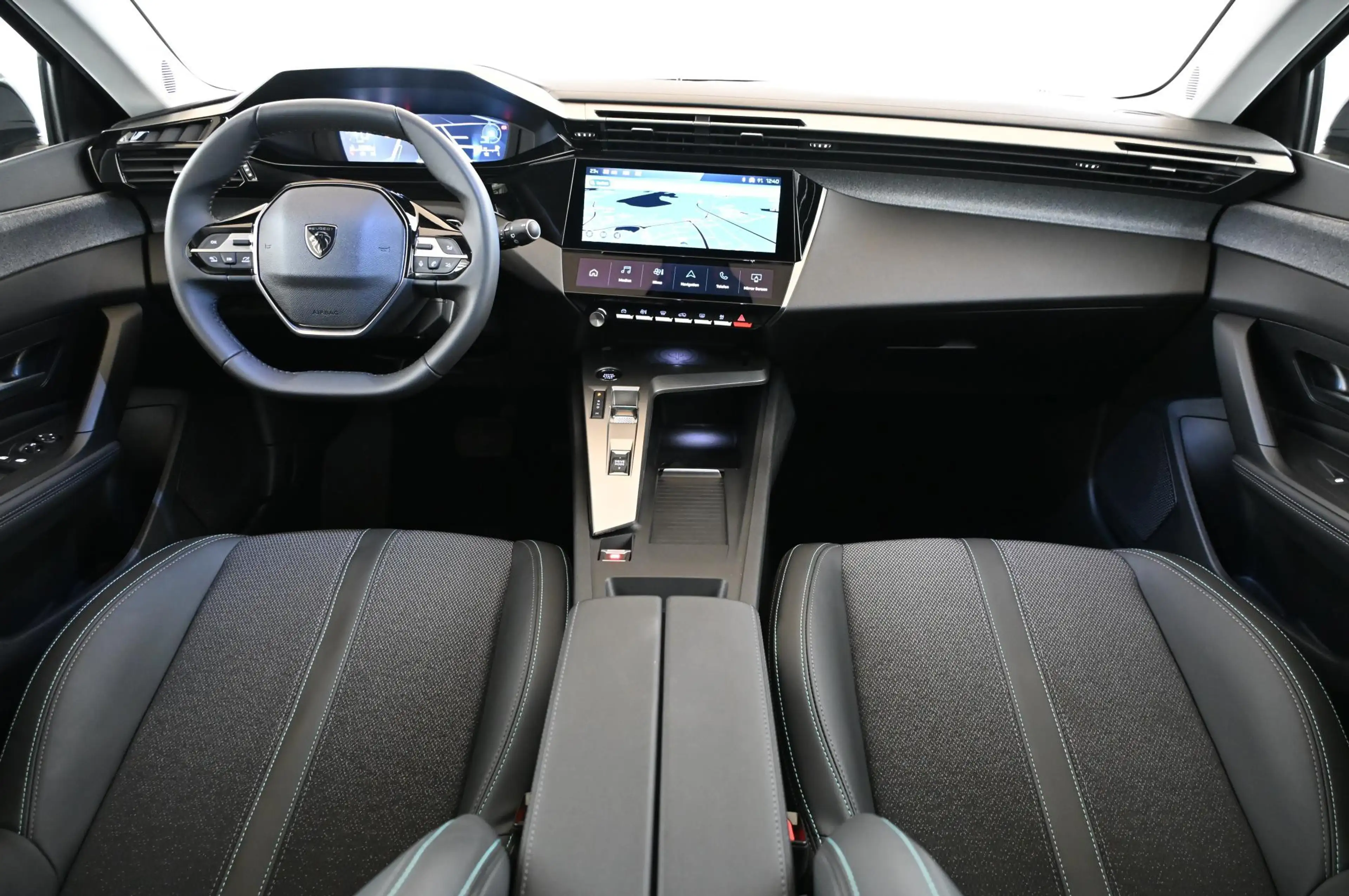 Peugeot 308 1.2 e-DSC6 145 Allure LED/NAV/SURROUND-P/17 — photo 11