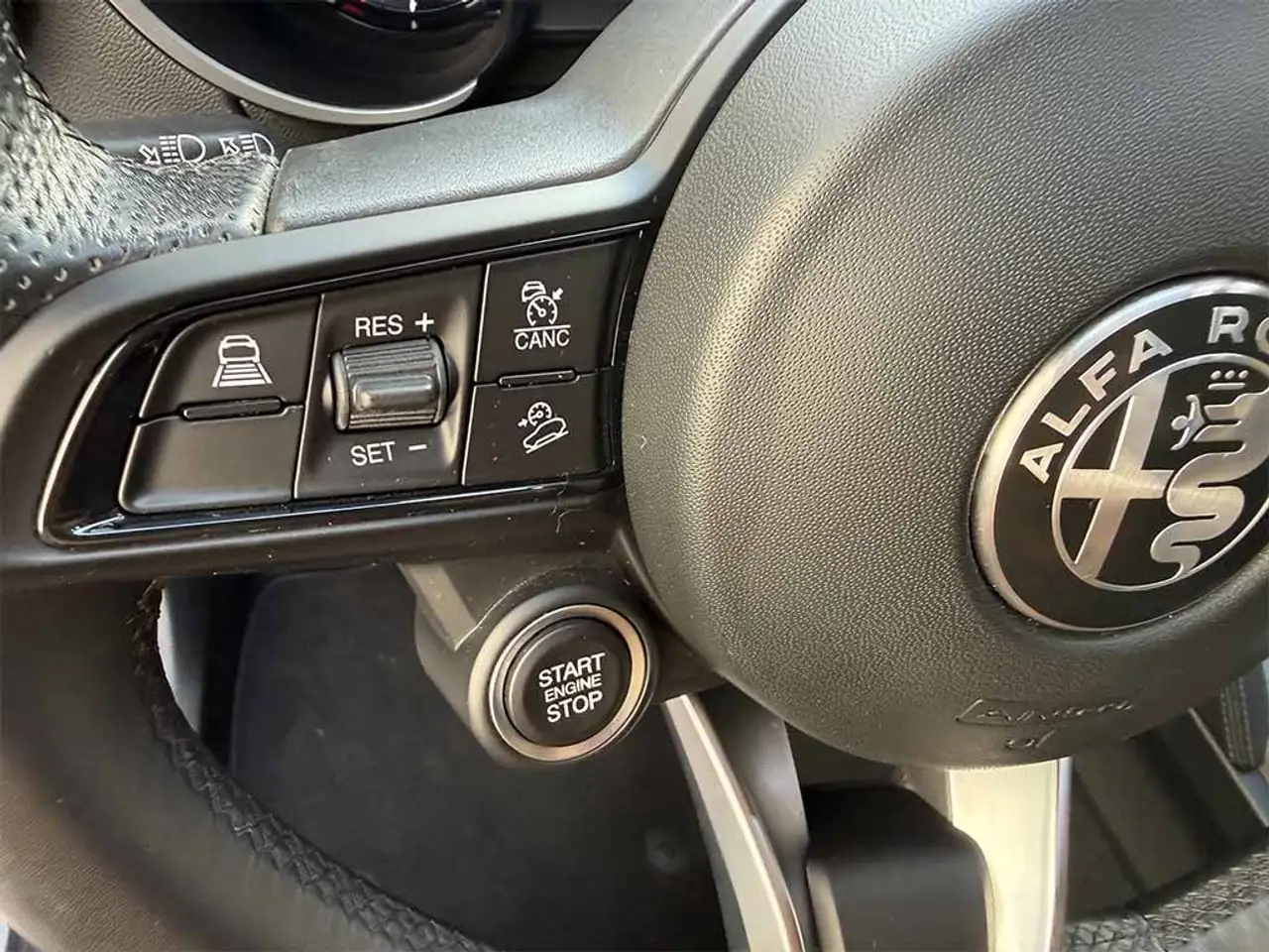 Alfa Romeo Stelvio 2023 — фото 14