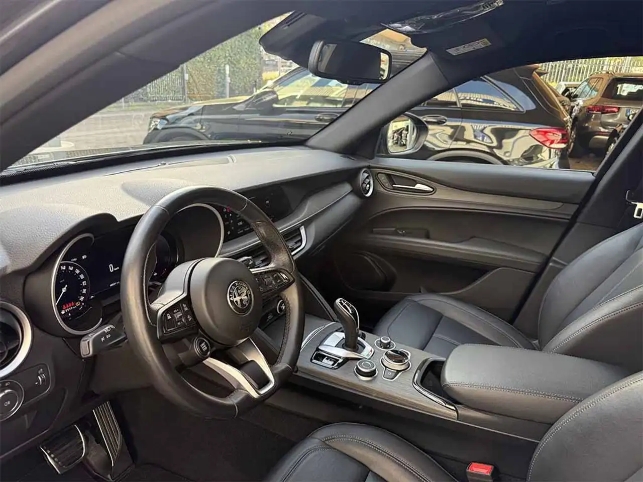 Alfa Romeo Stelvio 2023 — фото 12