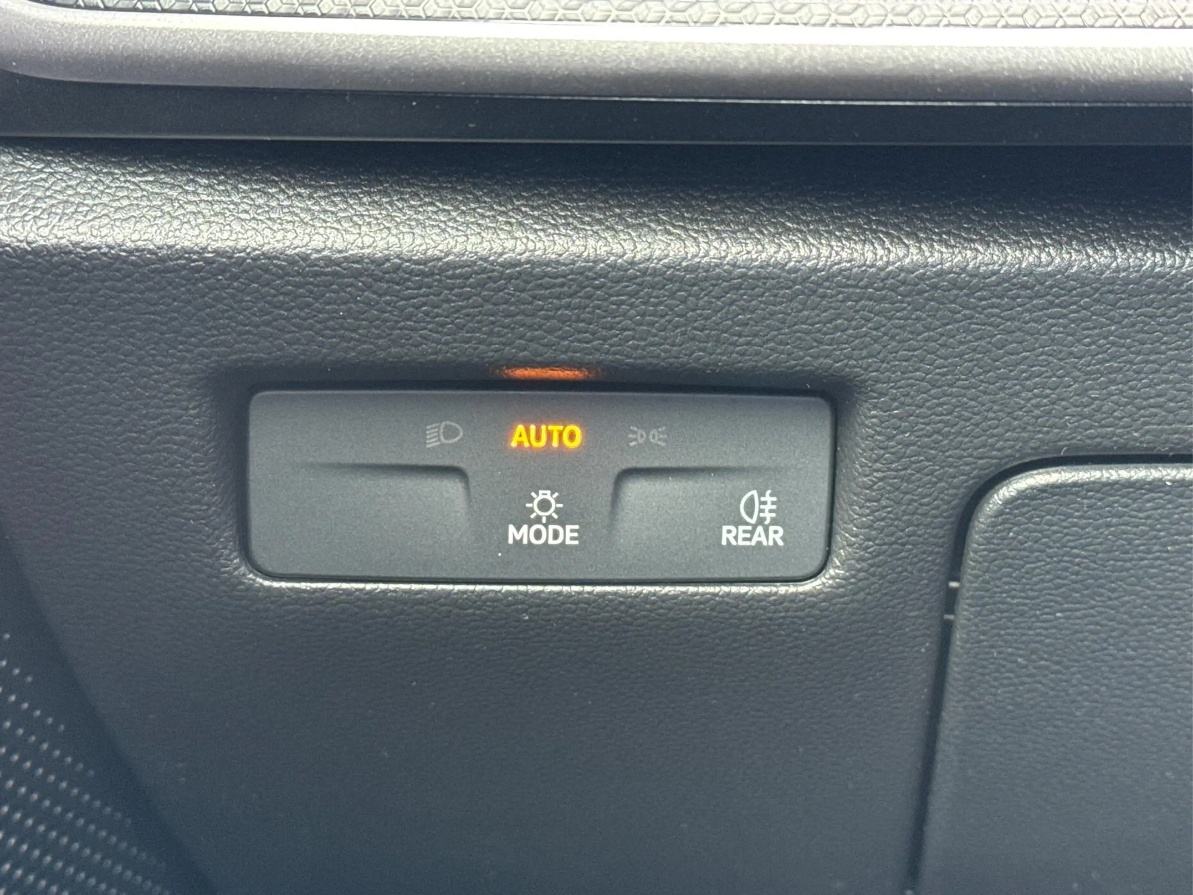 Skoda Superb Combi Selection DSG+4WD+AHK+NAVI+EL. HECKKL.+SH... — photo 24