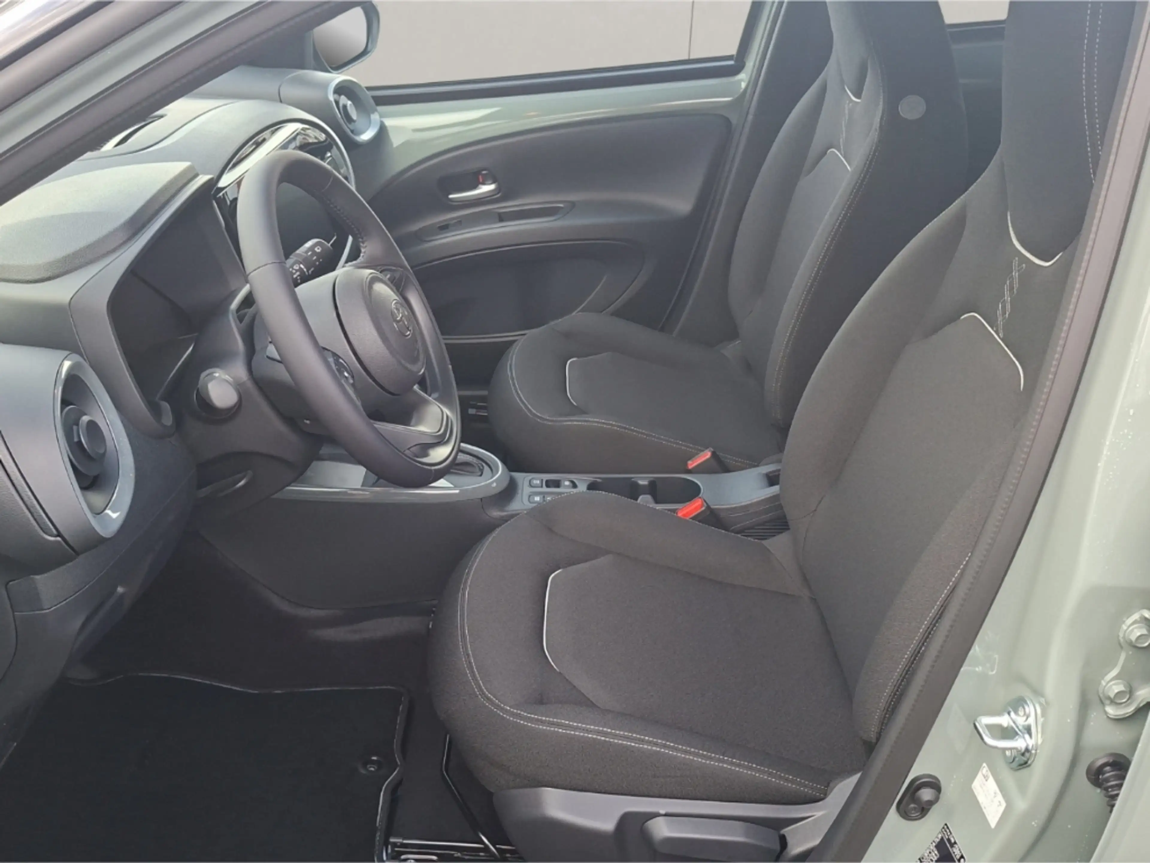 Toyota Aygo X TEAMPLAYER+HYBRID+TEC-PAKET+PDC+SOFORT — photo 11
