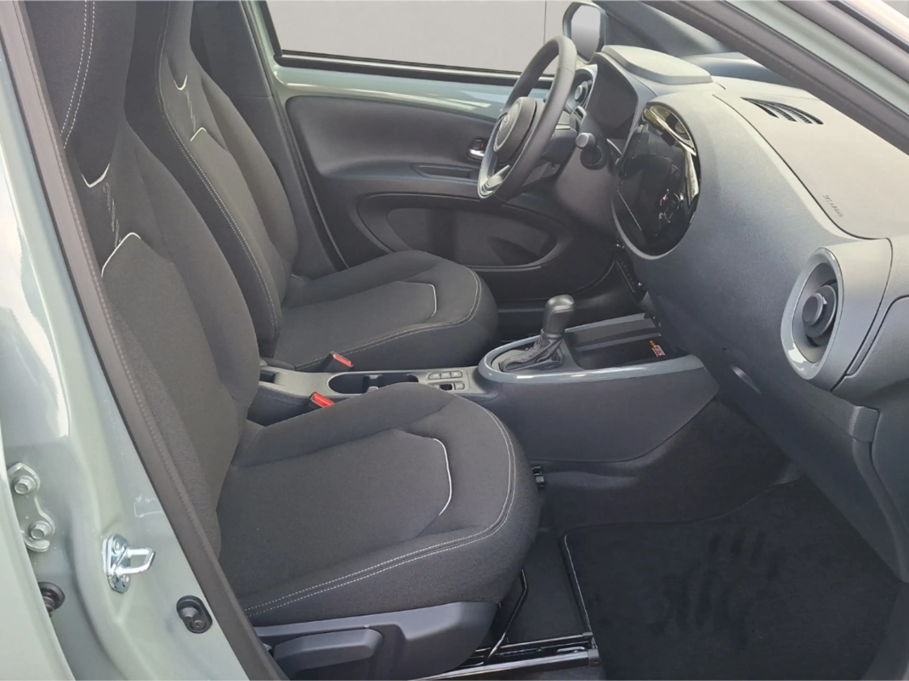 Toyota Aygo X TEAMPLAYER+HYBRID+TEC-PAKET+PDC+SOFORT — photo 12
