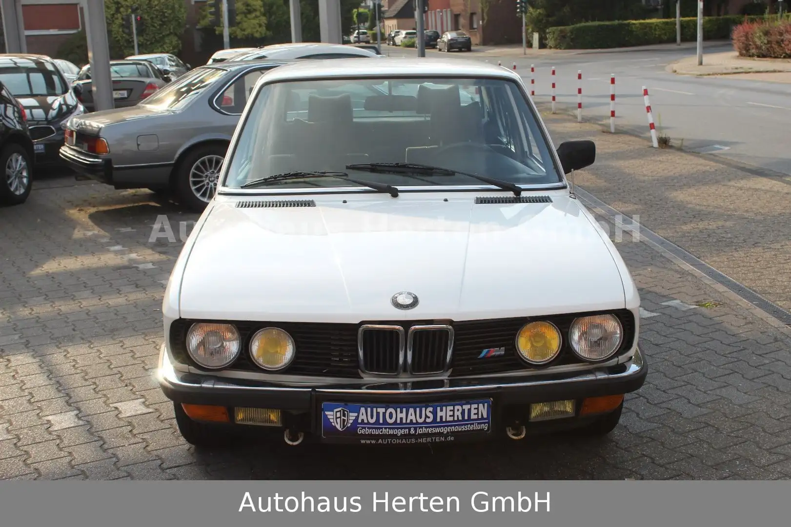 BMW 520 i E28*LIMO*TÜV NEU*H-ZULASSUNG*SCHALTER*TOP* Weiß - 2